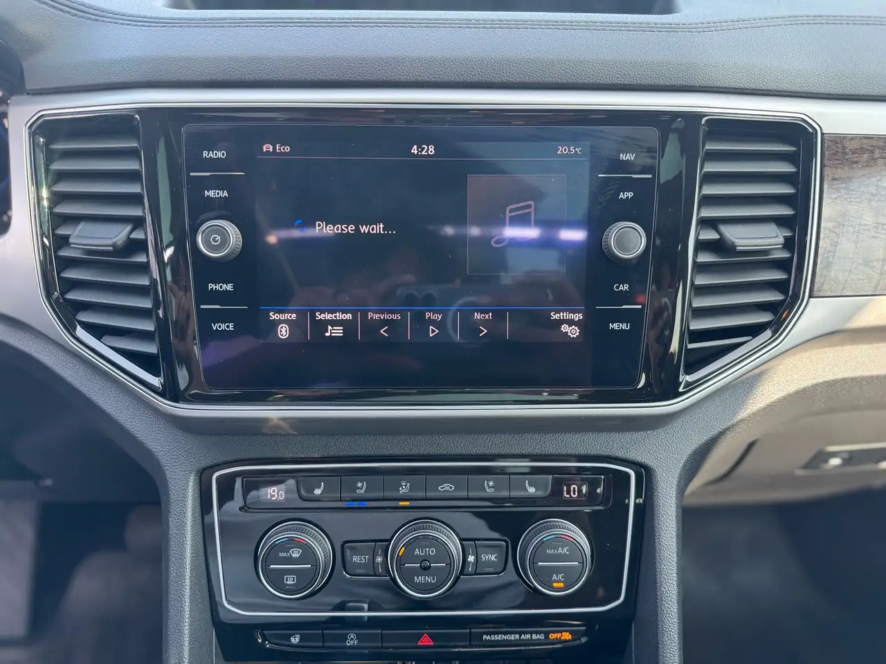 Volkswagen Atlas снимка Volkswagen Atlas