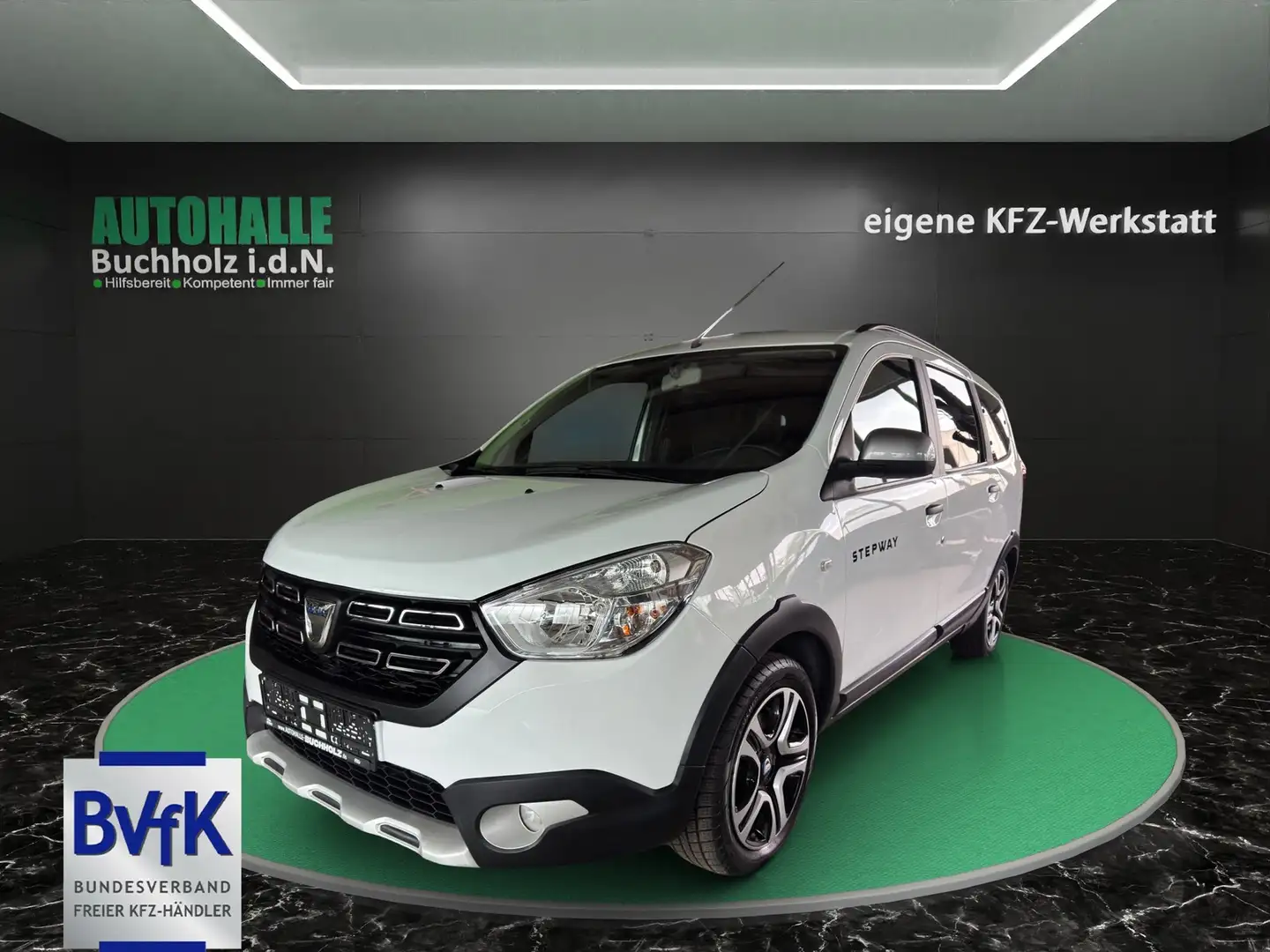 Dacia Lodgy Stepway~NAVI~AHK~ALLWETTERREIFEN~PDC~CARPLAY~7xSit Weiß - 1