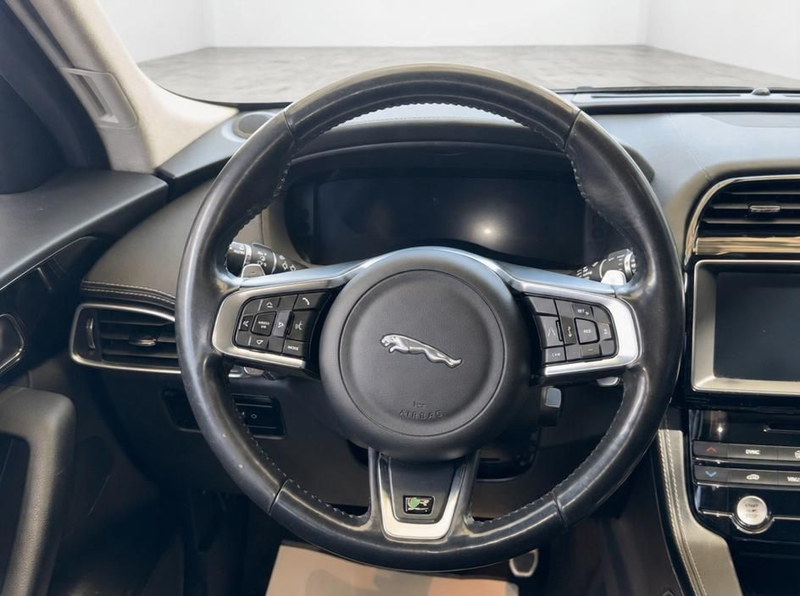 Jaguar F-Pace F-PACE R-Sport AWD*PANORAMA*KAMERA*1-HAND* — photo 17