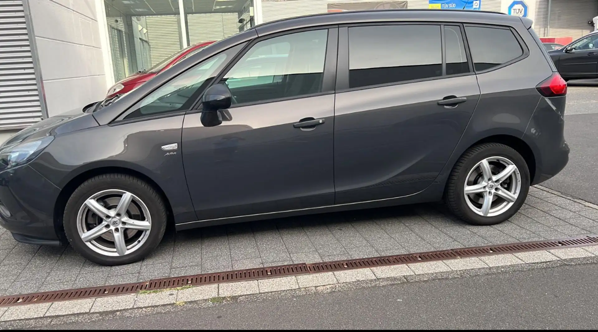 Opel Zafira Tourer Active - 7-Sitzer - Benzin & LPG (bivalent) - Grau - 1