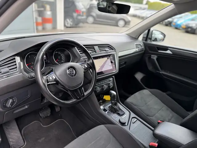 Volkswagen Tiguan Allspace view 4