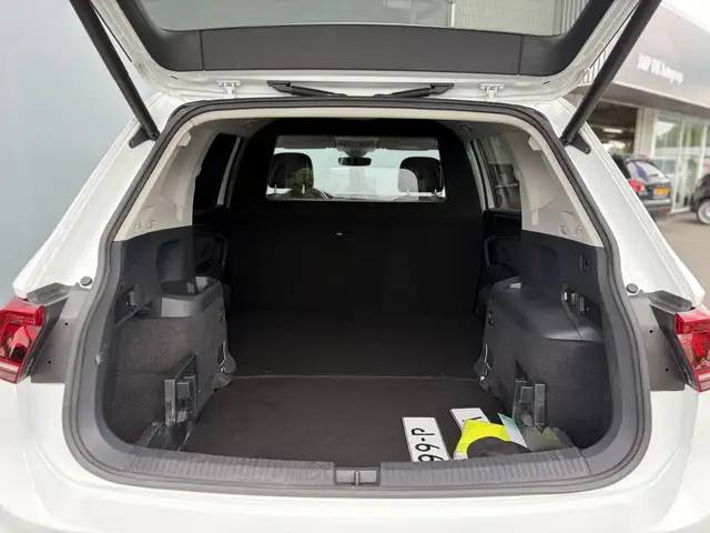 Volkswagen Tiguan Allspace view 12