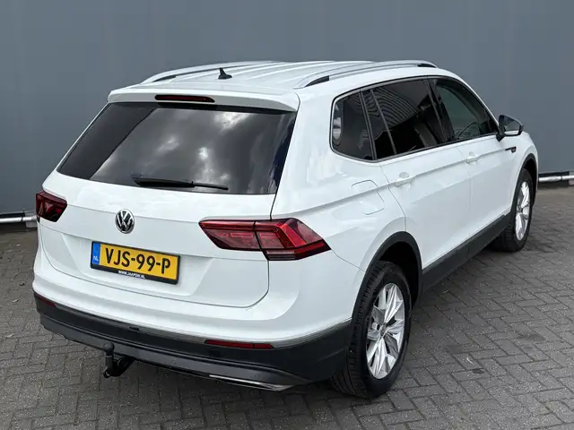 Volkswagen Tiguan Allspace view 2
