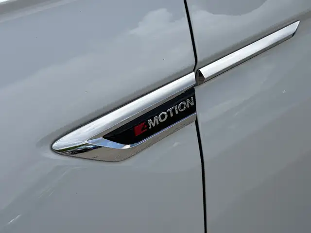 Volkswagen Tiguan Allspace view 13