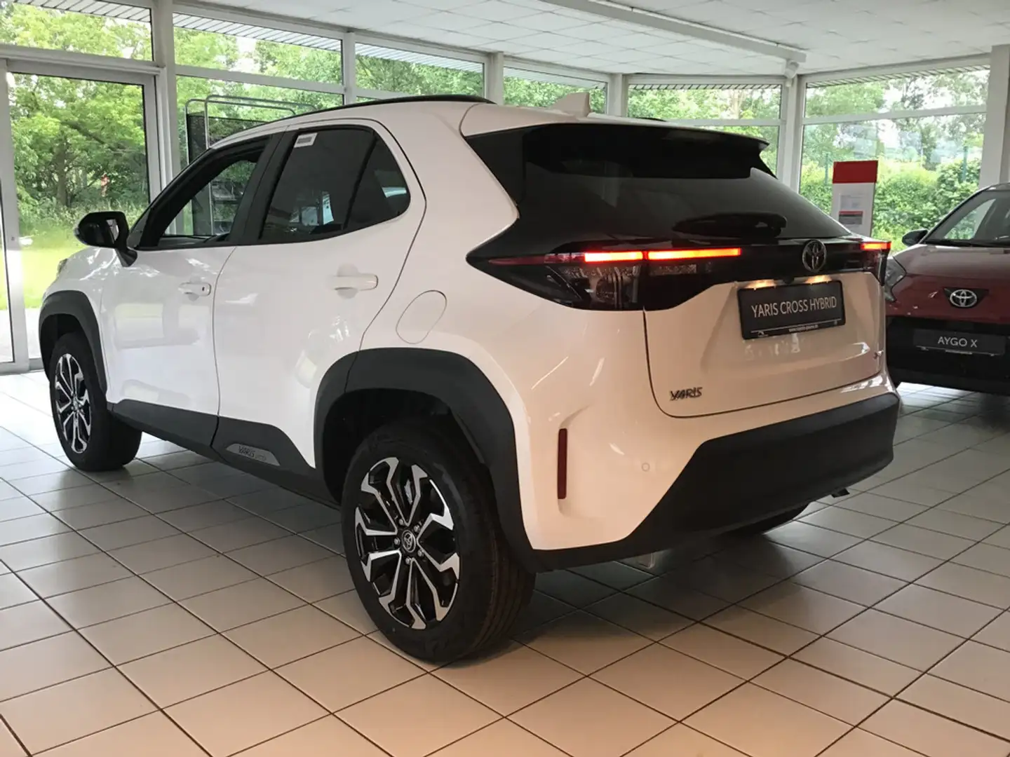 Toyota Yaris Cross 1.5 Hybrid FWD Teamplayer ACC LED Weiß - 2