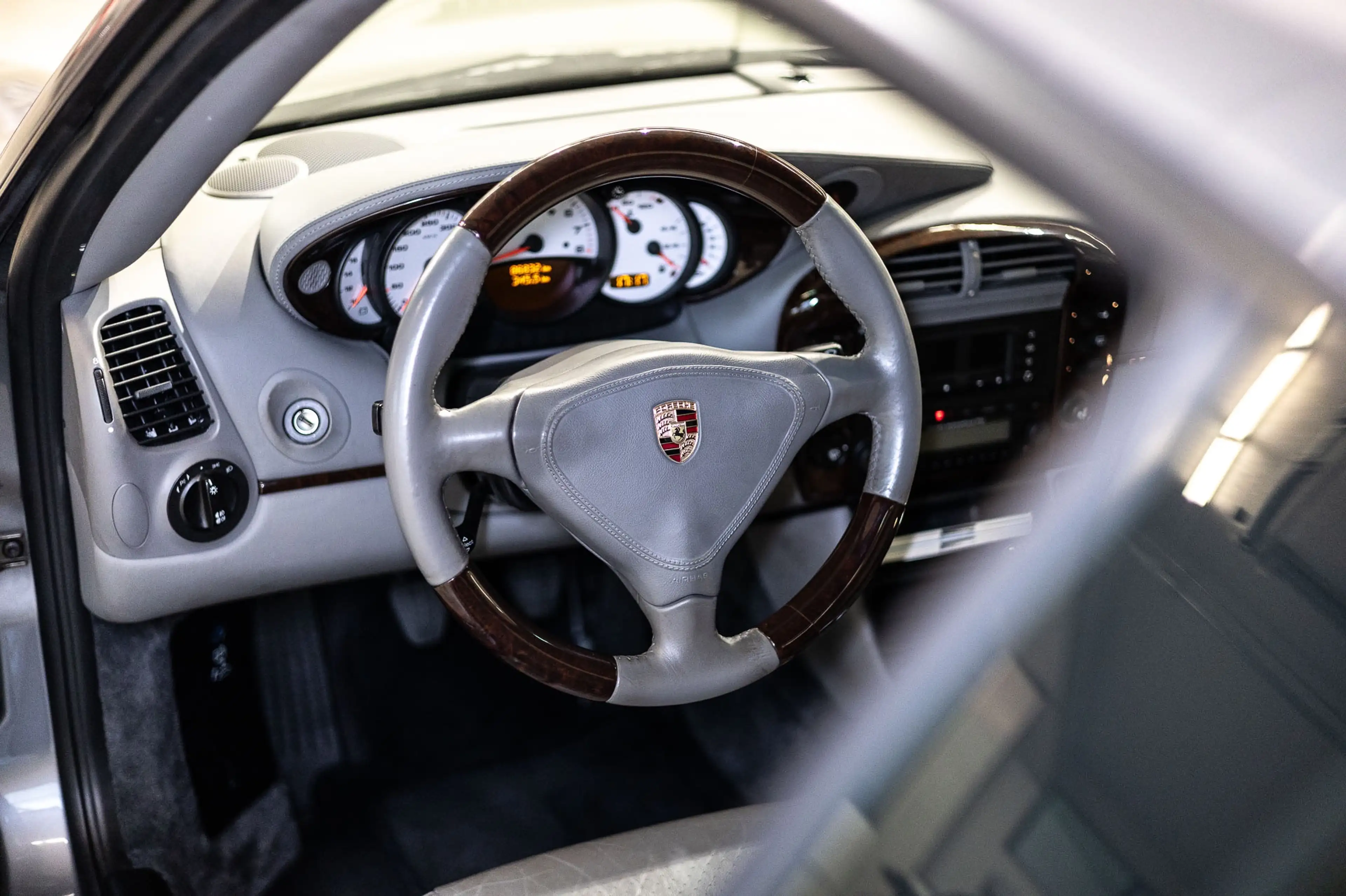 Porsche 996 911 Carrera 4S — photo 8