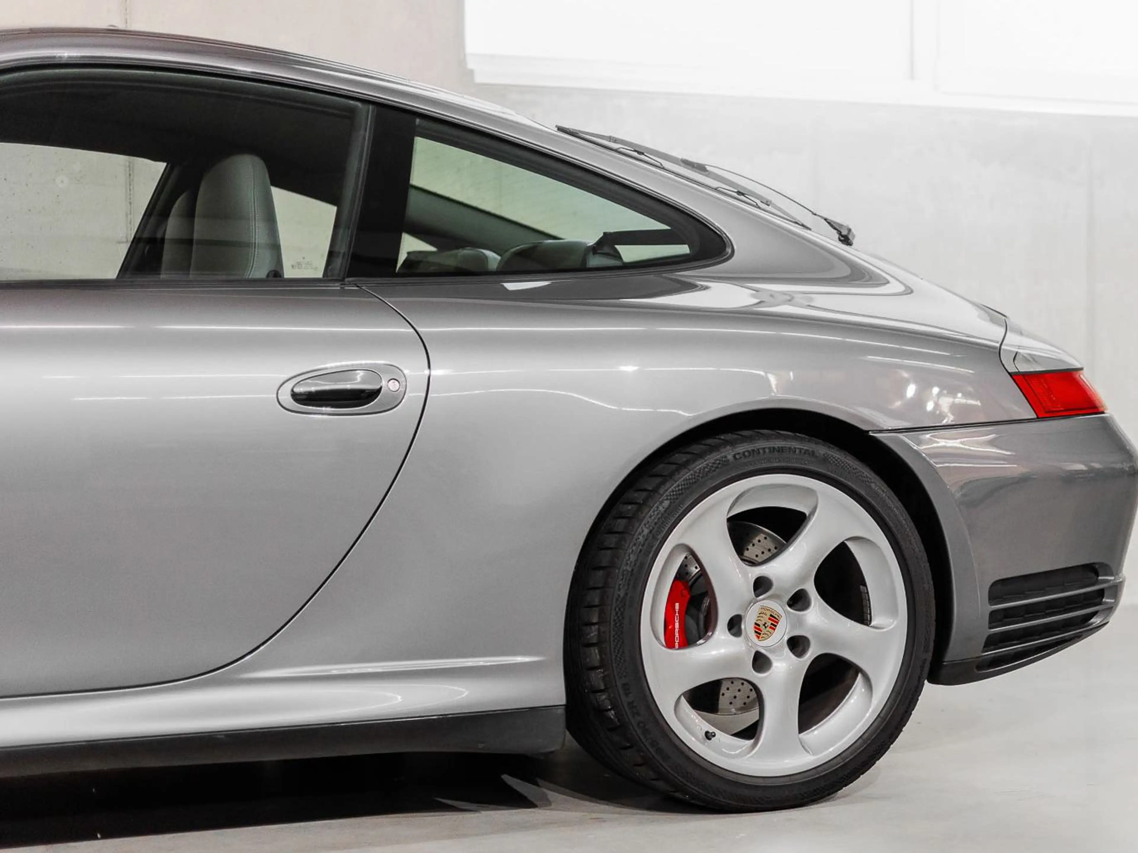 Porsche 996 911 Carrera 4S — photo 7
