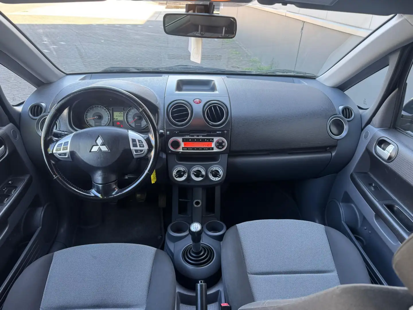 Mitsubishi Colt 1.3 Edition Two Airco Nieuwe apk Nette auto Grijs - 2