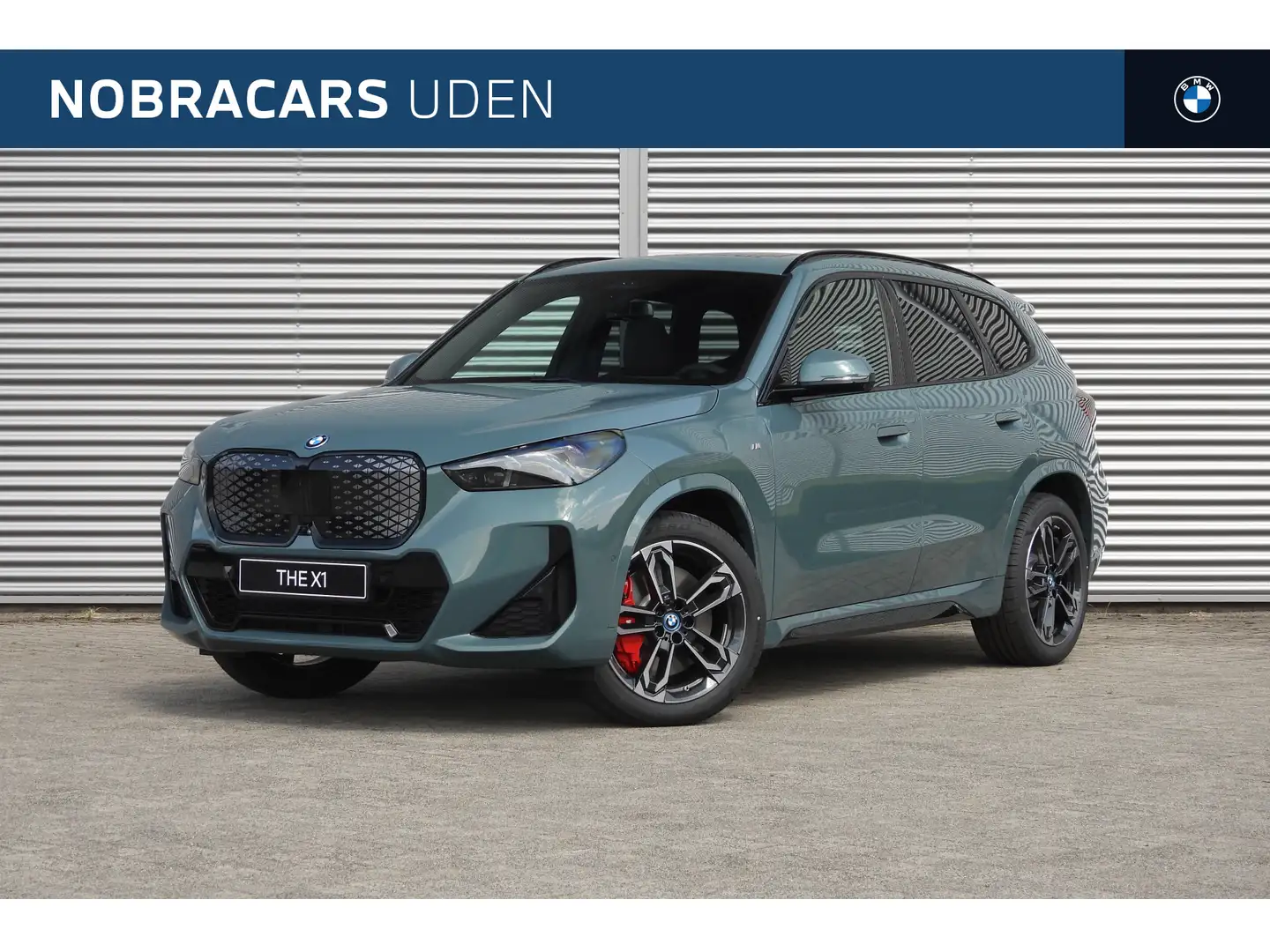 BMW iX1 eDrive20 M Sport / Panoramadak / Trekhaak / Sports Groen - 1