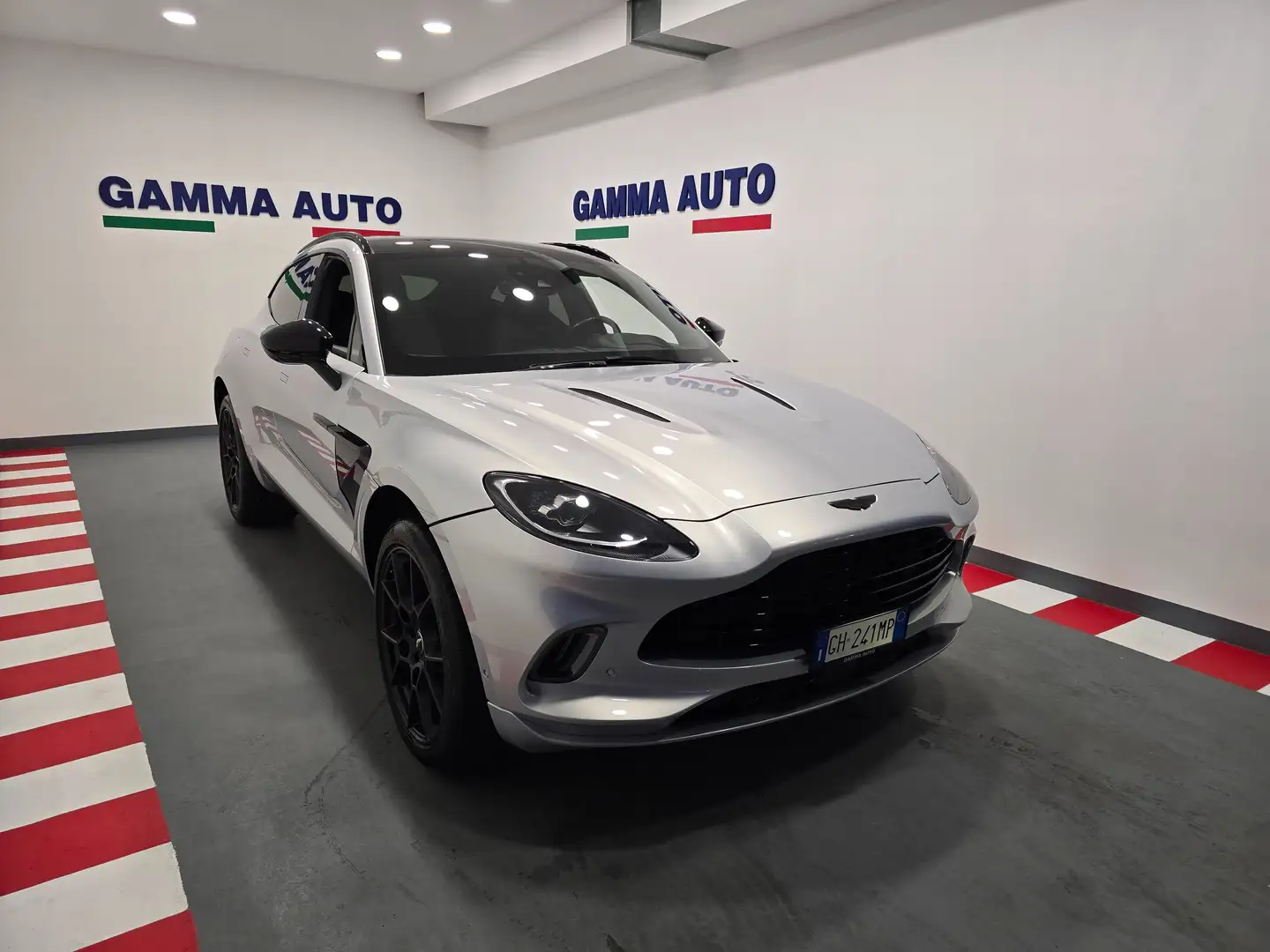 Aston Martin DBX 4.0 SILVER PELLE C.L. NERI KM 46.000 UFFICIALE IVA Argintiu - 2