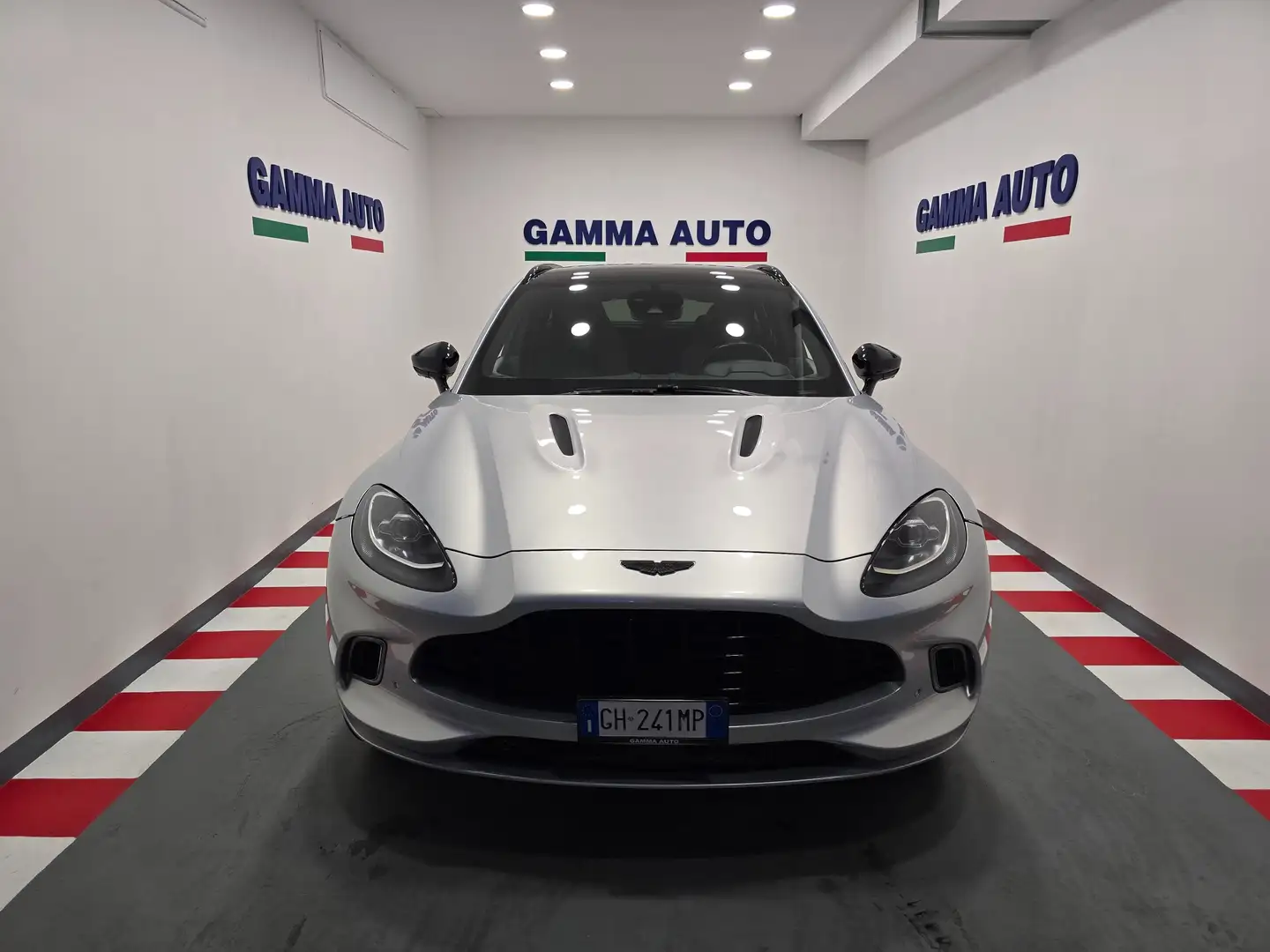Aston Martin DBX 4.0 SILVER PELLE C.L. NERI KM 46.000 UFFICIALE IVA Argintiu - 1