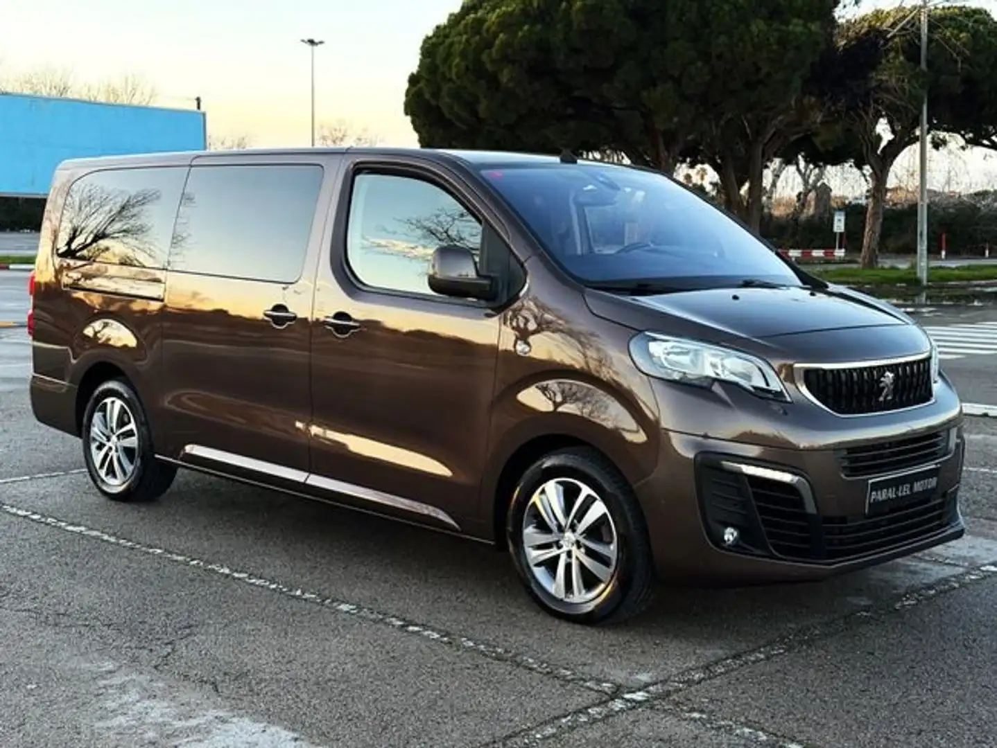 Peugeot Traveller ACTIVE 1.6 BLUEHDi 120cv LONG con CÁMAR Marrón - 1