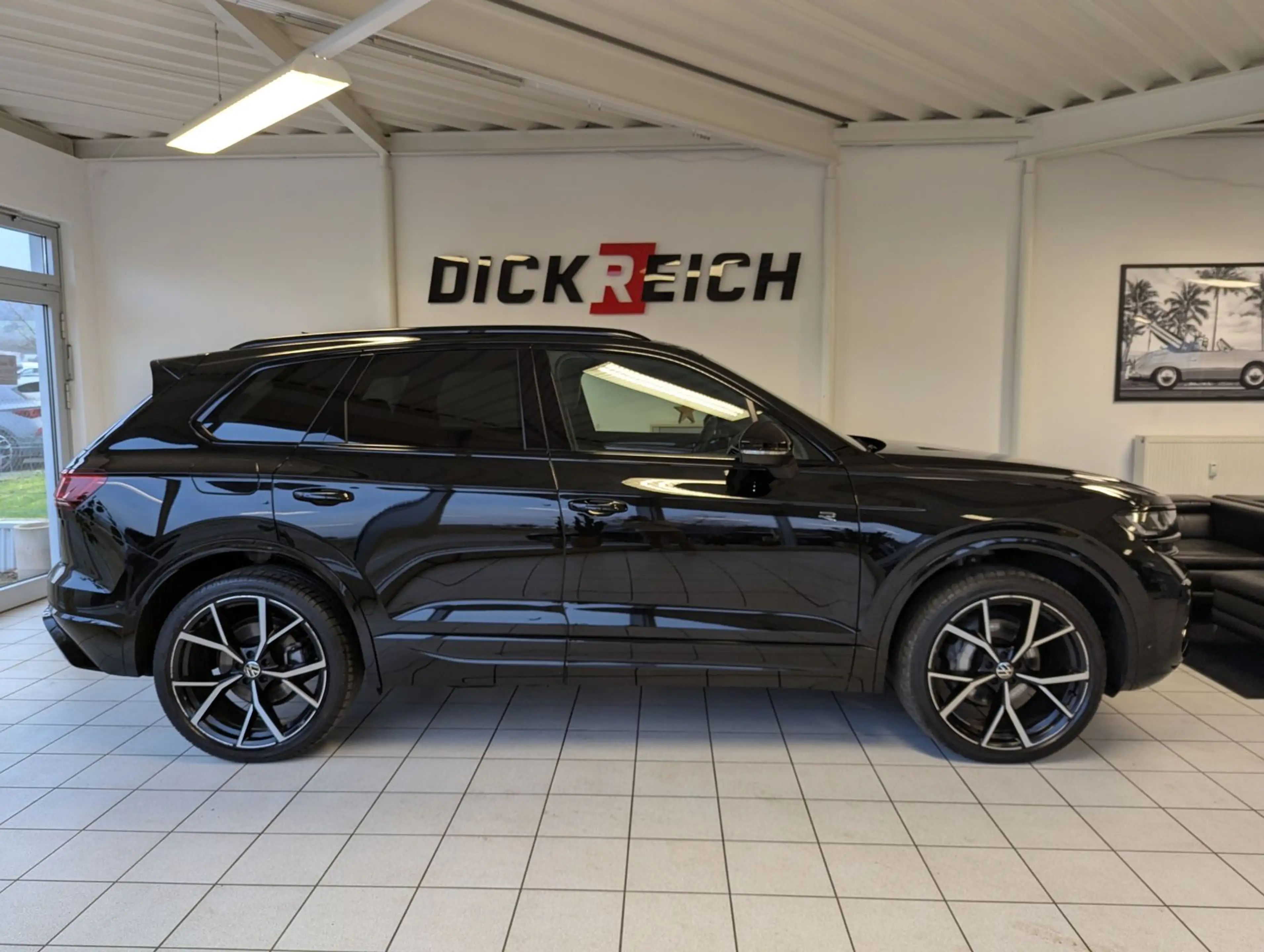 Volkswagen Touareg 3.0TDI 4M R-Line VOLL Black 22" UPE 114T — photo 8