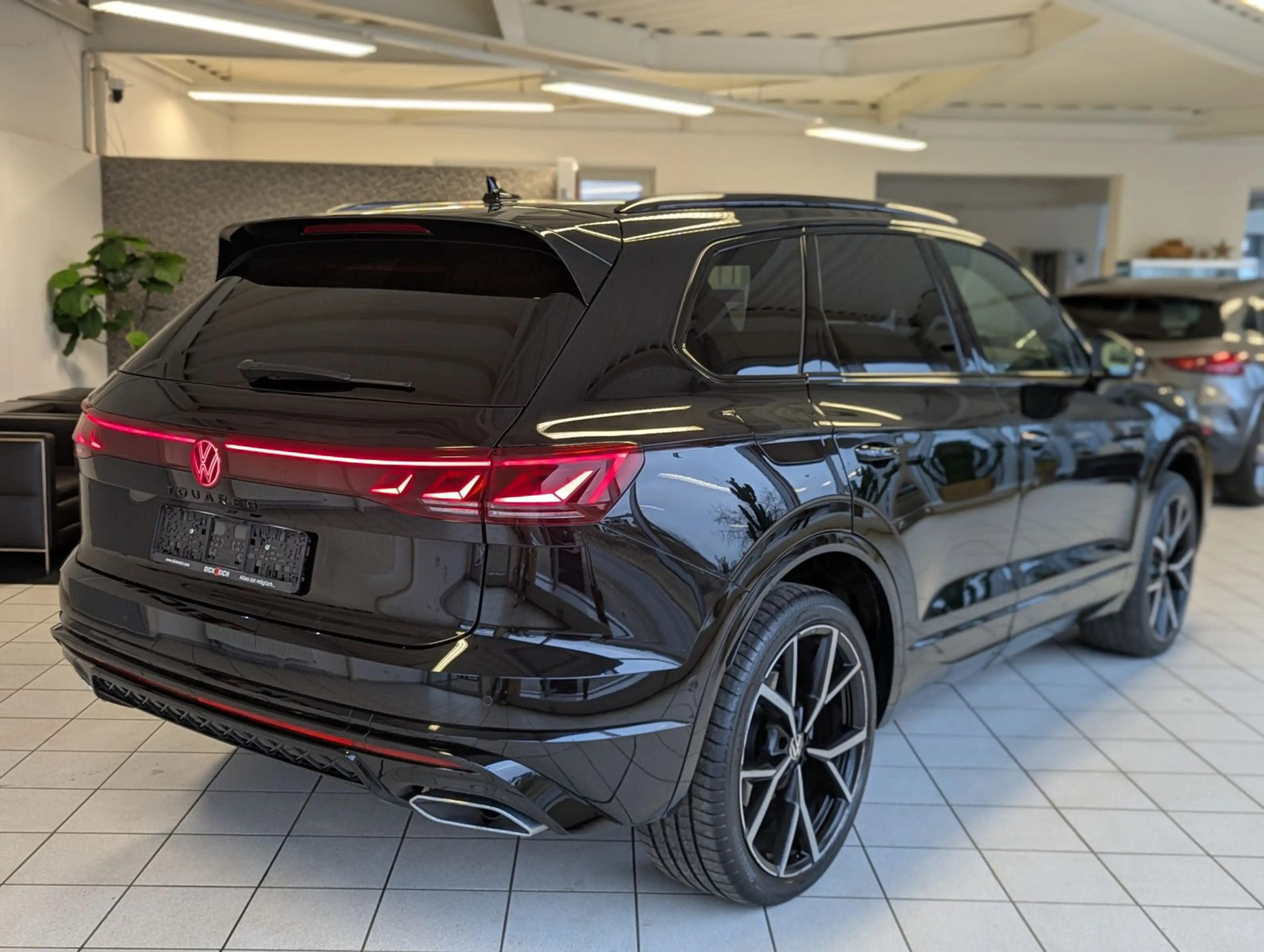 Volkswagen Touareg 3.0TDI 4M R-Line VOLL Black 22" UPE 114T — photo 7