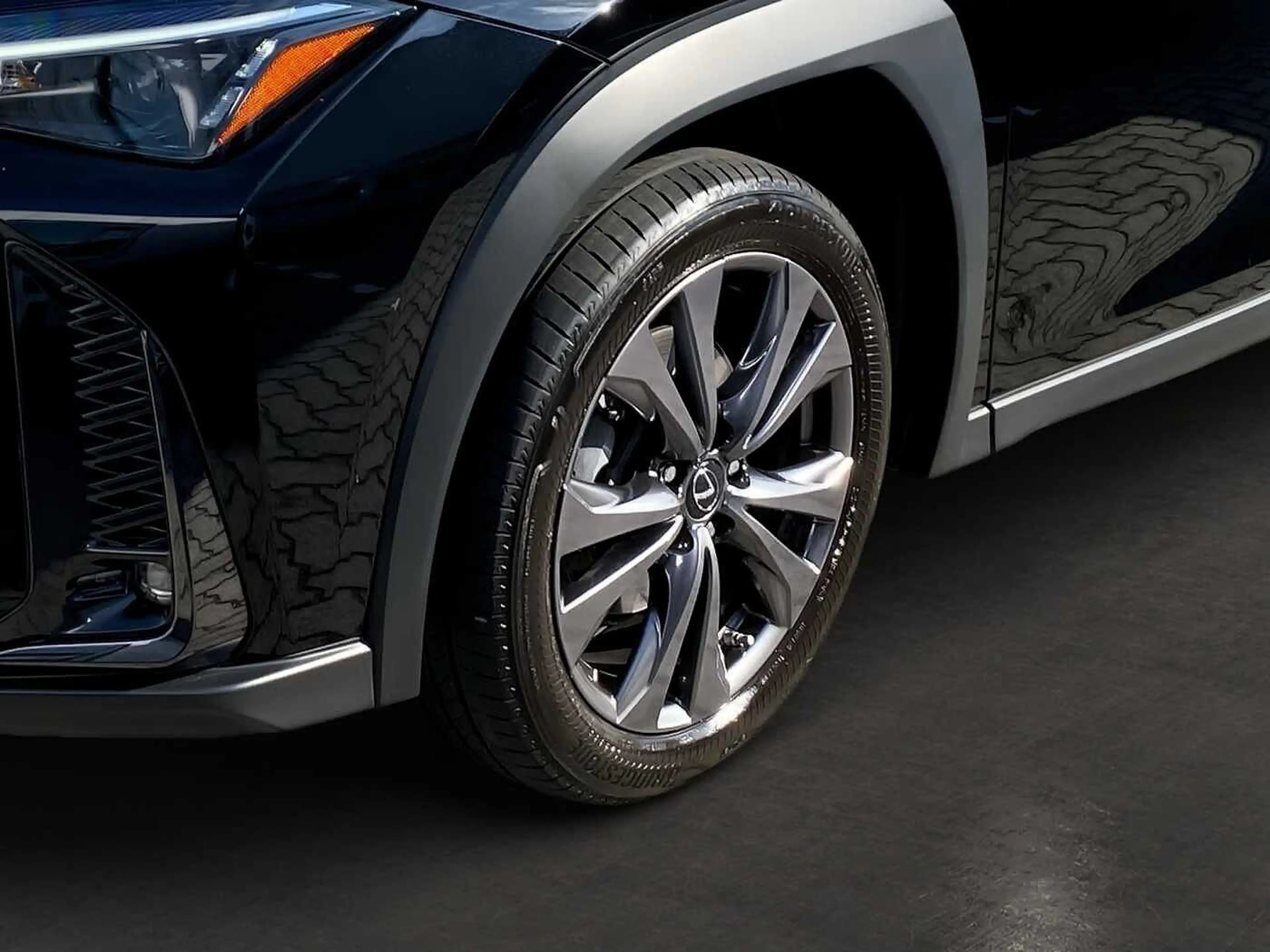 Lexus UX 250h 2.0 Hybrid F-Sport Design — photo 13