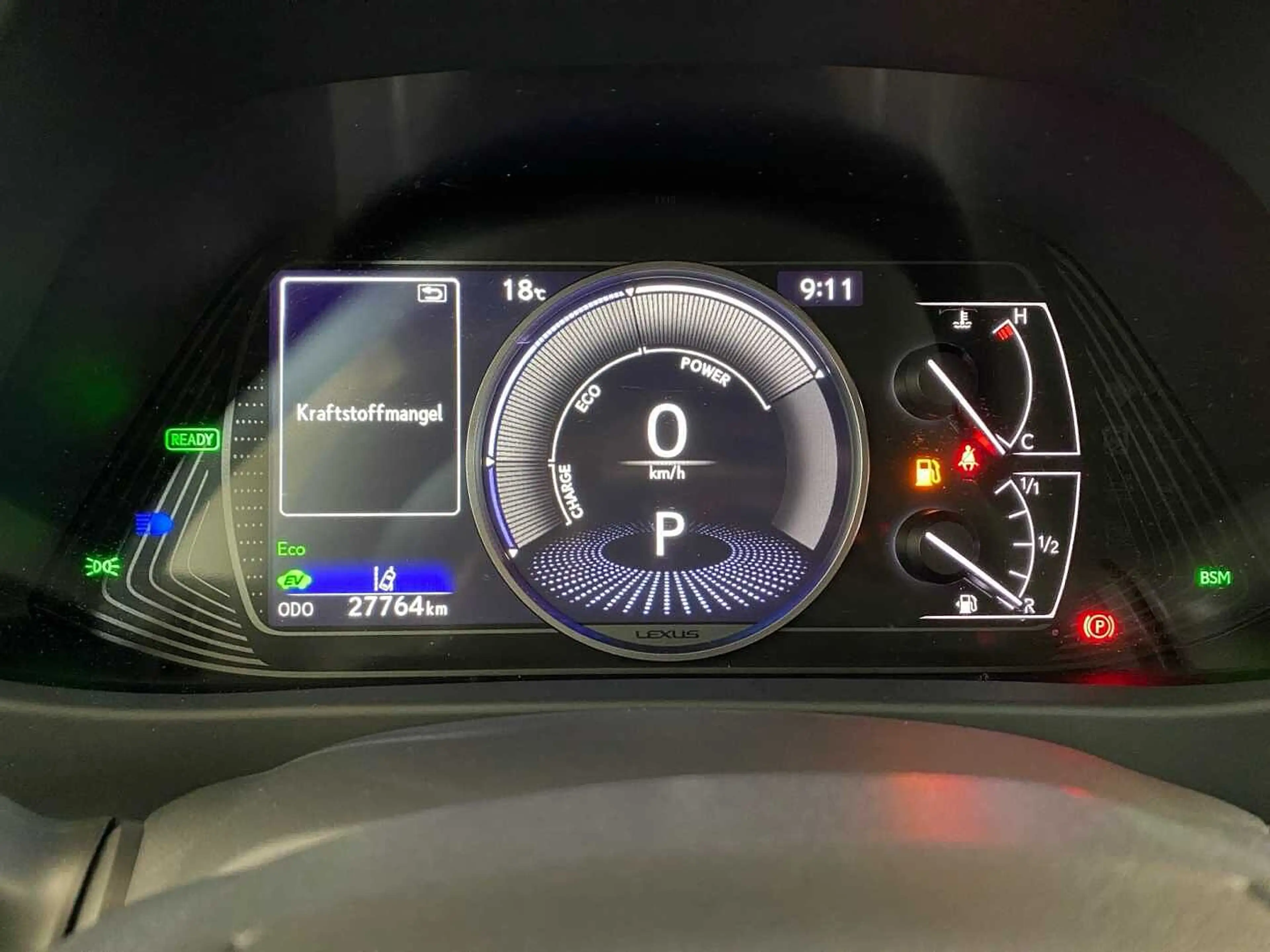 Lexus UX 250h 2.0 Hybrid F-Sport Design — photo 11
