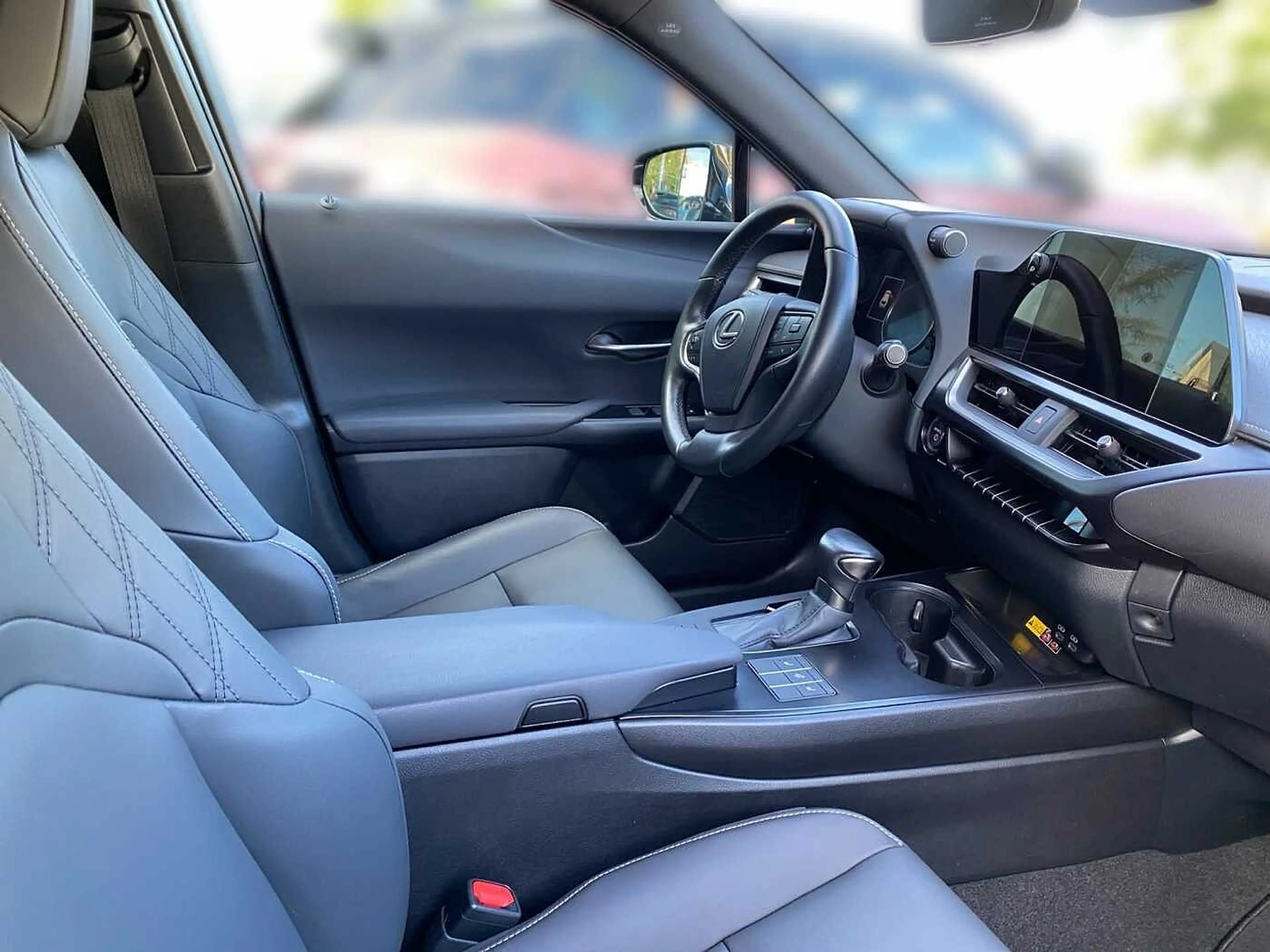 Lexus UX 250h 2.0 Hybrid F-Sport Design — photo 6