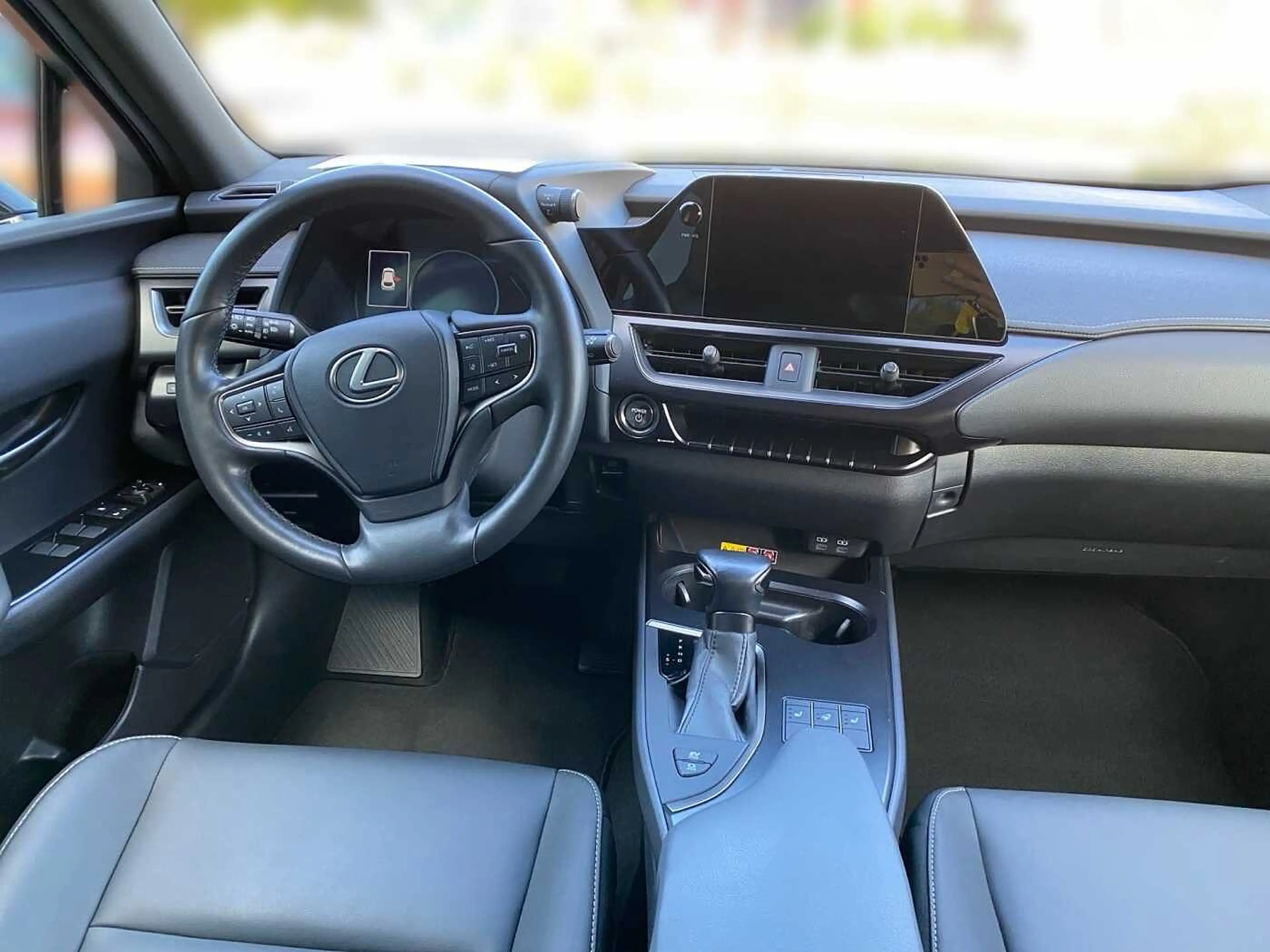 Lexus UX 250h 2.0 Hybrid F-Sport Design — photo 8