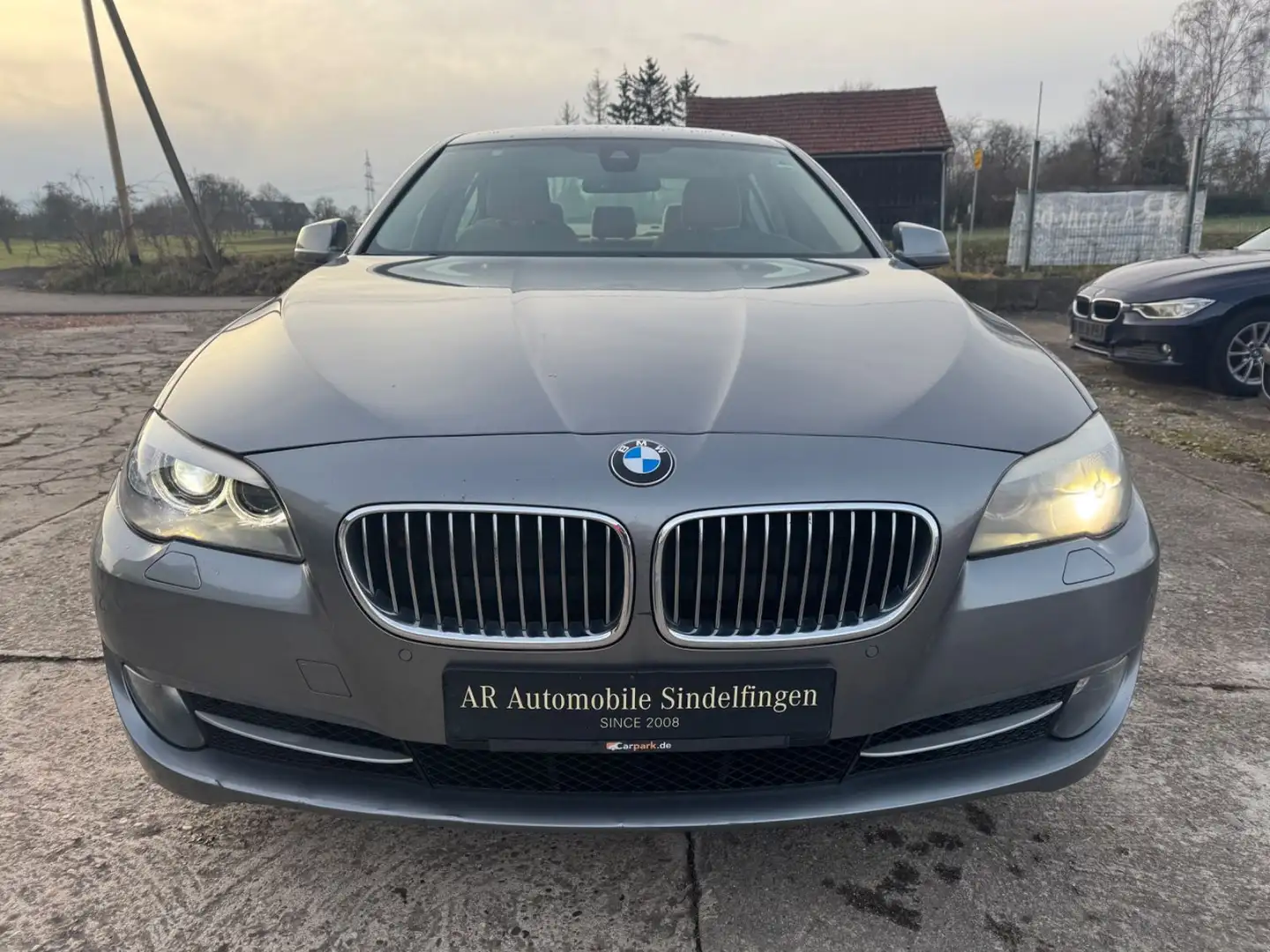 BMW 520 d Lim.*XEN*NAVI*AHK*SHZ*AUT* Grau - 2