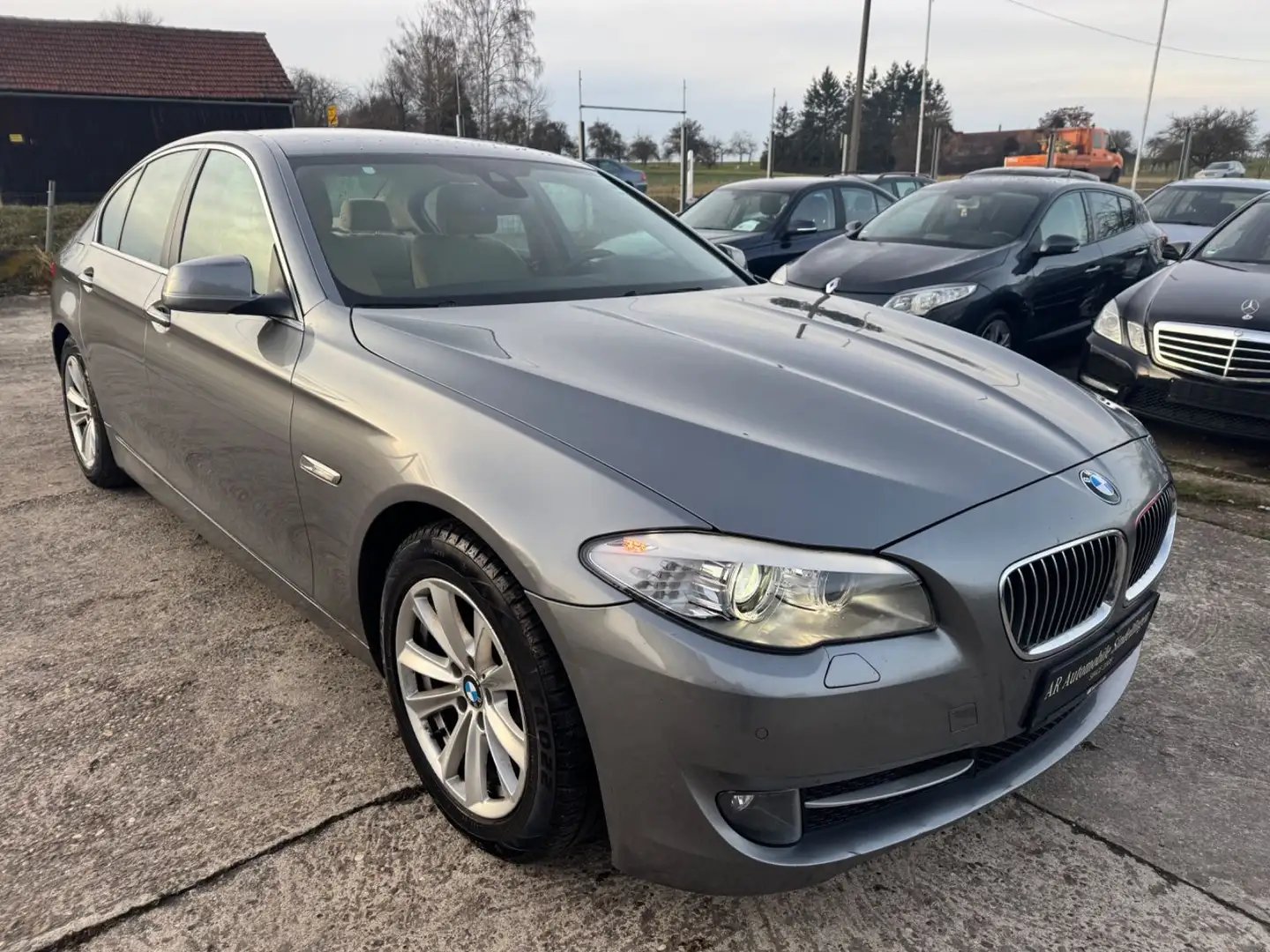 BMW 520 d Lim.*XEN*NAVI*AHK*SHZ*AUT* Grau - 1