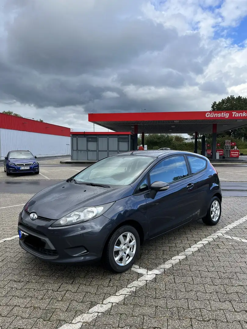 Ford Fiesta Futura 2 - 1