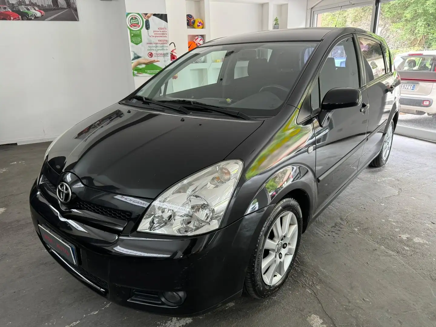 Toyota Corolla Corolla Verso 2.2 d-4d Sol 136cv NEOPATENTI Černá - 1