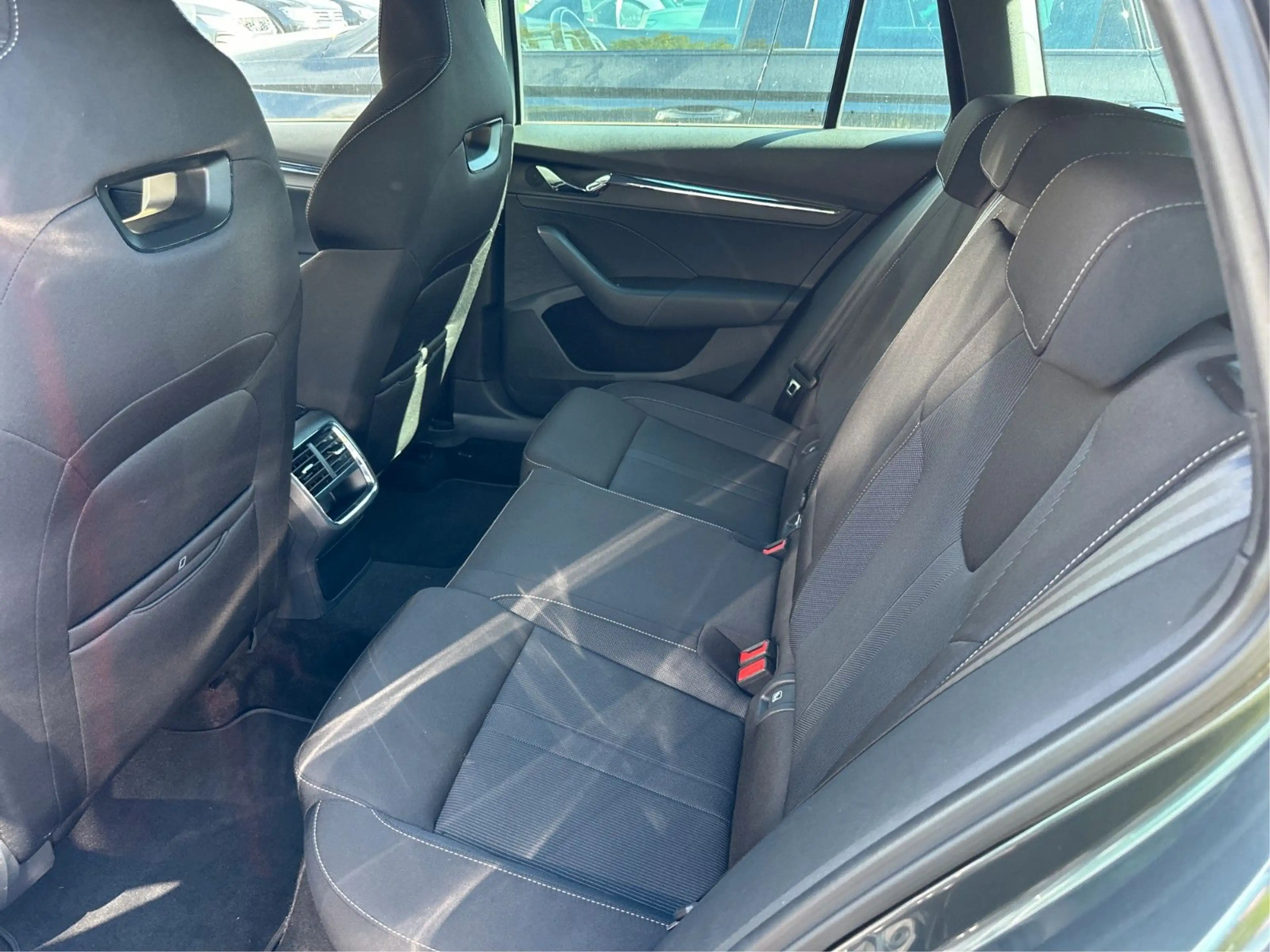 Skoda Octavia Combi 2.0 TDI *AHK*HUD*MATRIX*STANDH* — photo 12
