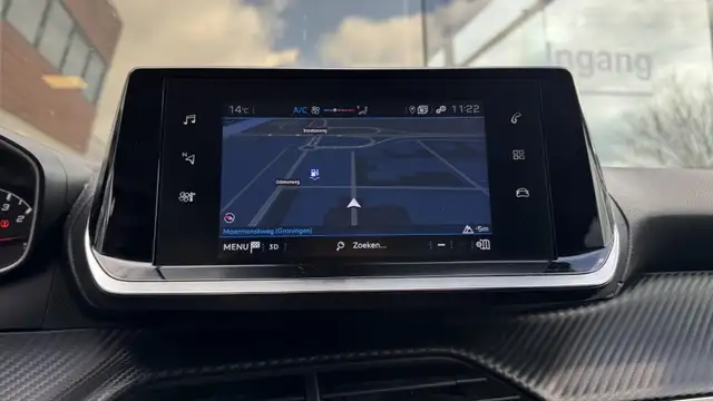 Peugeot 208 view 10