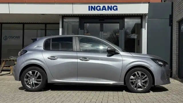 Peugeot 208 view 5
