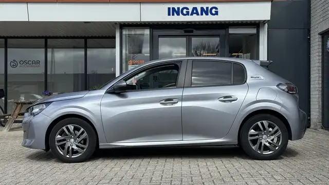 Peugeot 208 view 2