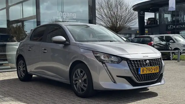 Peugeot 208 view 3
