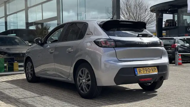 Peugeot 208 view 6