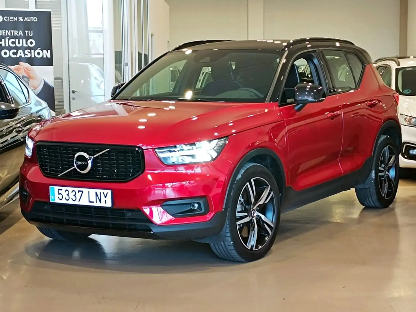 Volvo XC40 1.5 T4 Twin Recharge R-Design Auto Rouge - 1