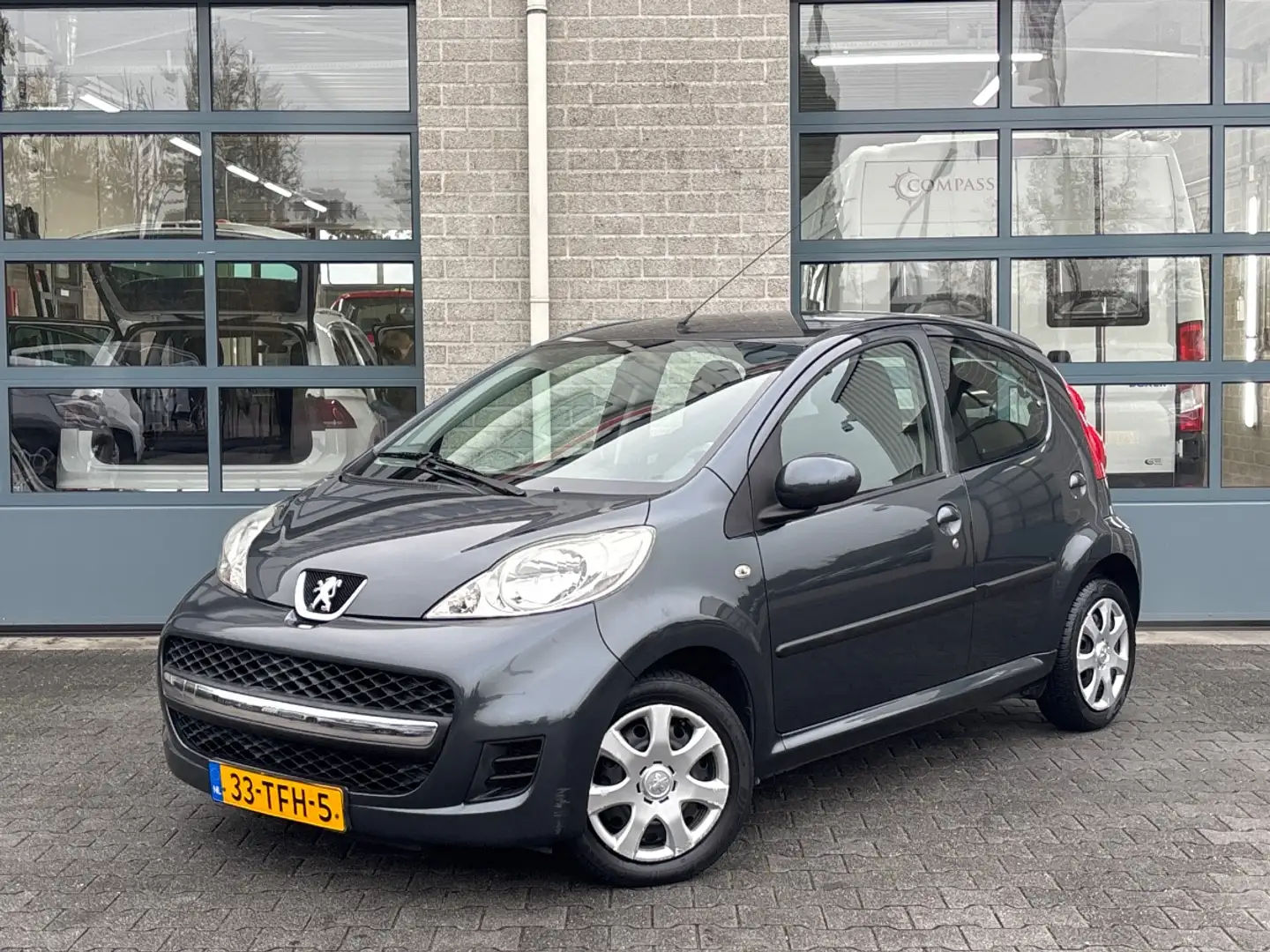 Peugeot 107 1.0-12V XS | GOED ONDERHOUDEN | AIRCO | Grijs - 1
