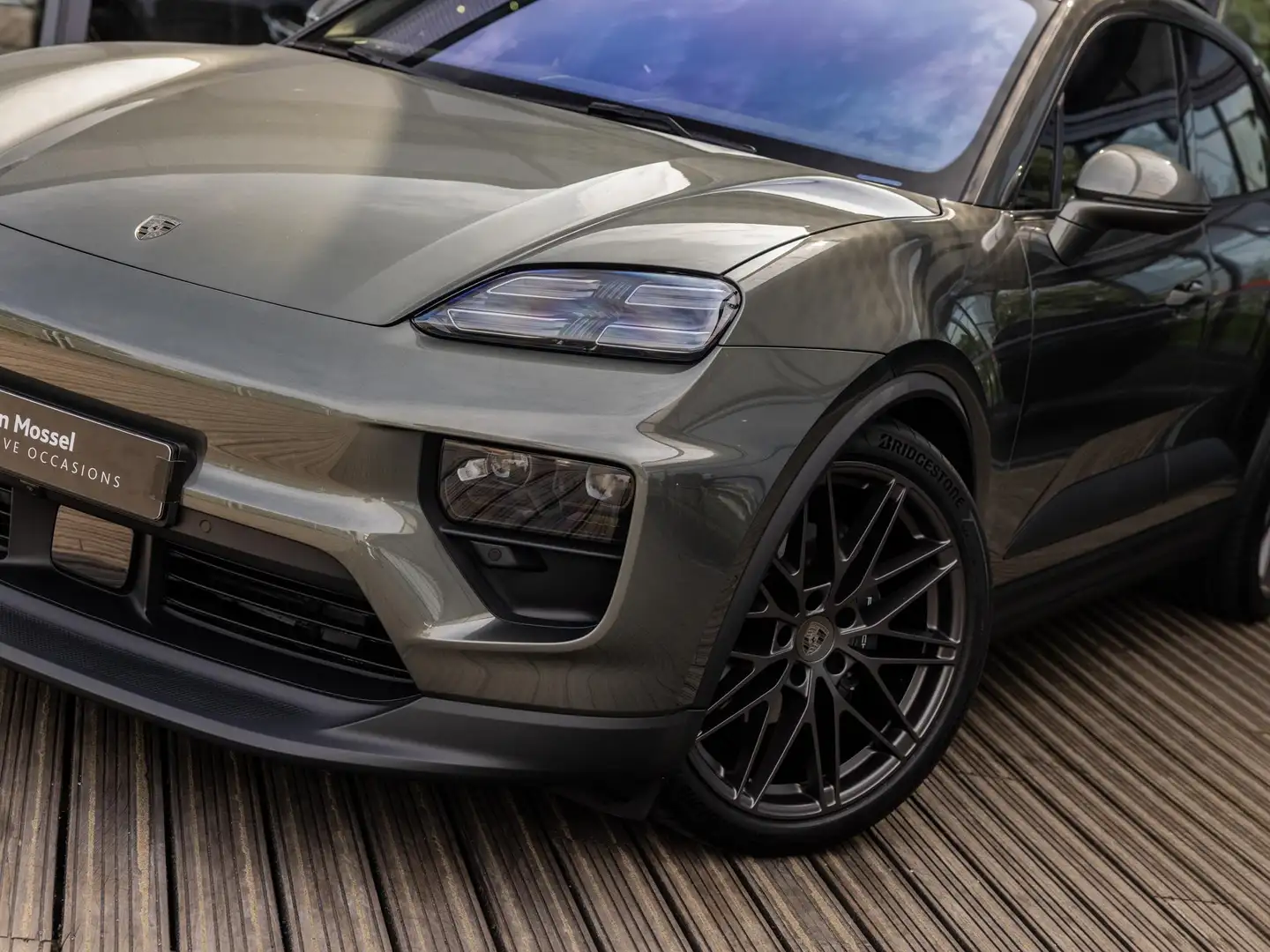 Porsche Macan 4 100 kWh | PANORAMA | PASM LUCHTVERING | PDLS + | Grün - 2