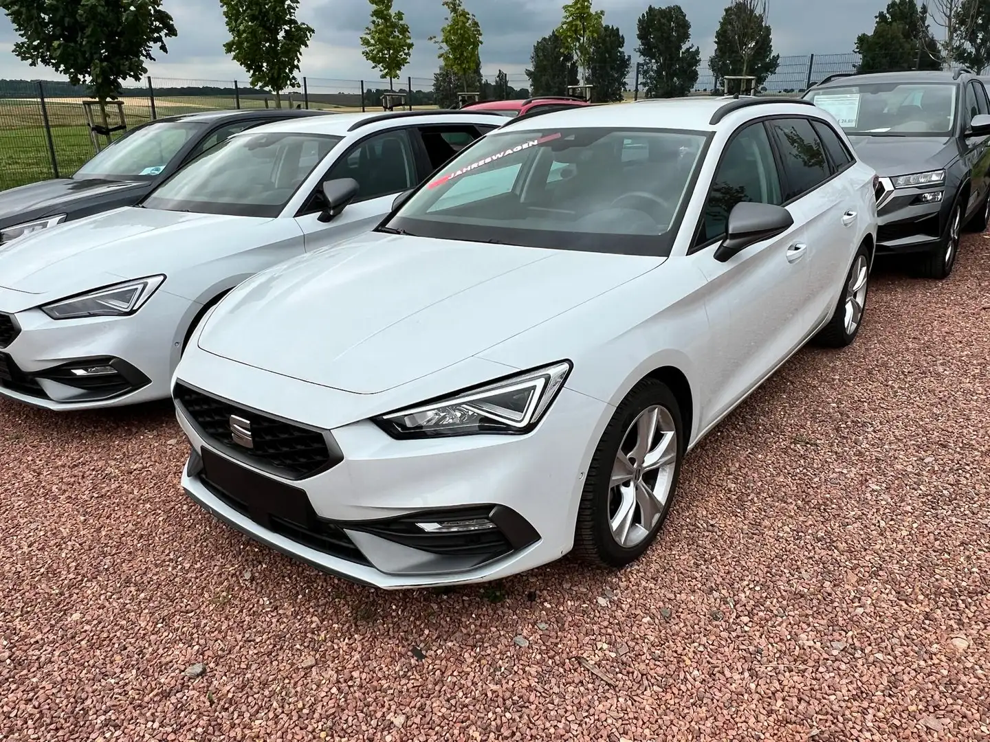 SEAT Leon ST 1.5 eTSI DSG FR Navi|ACC|LED|Winter|RFK|Sport Weiß - 2