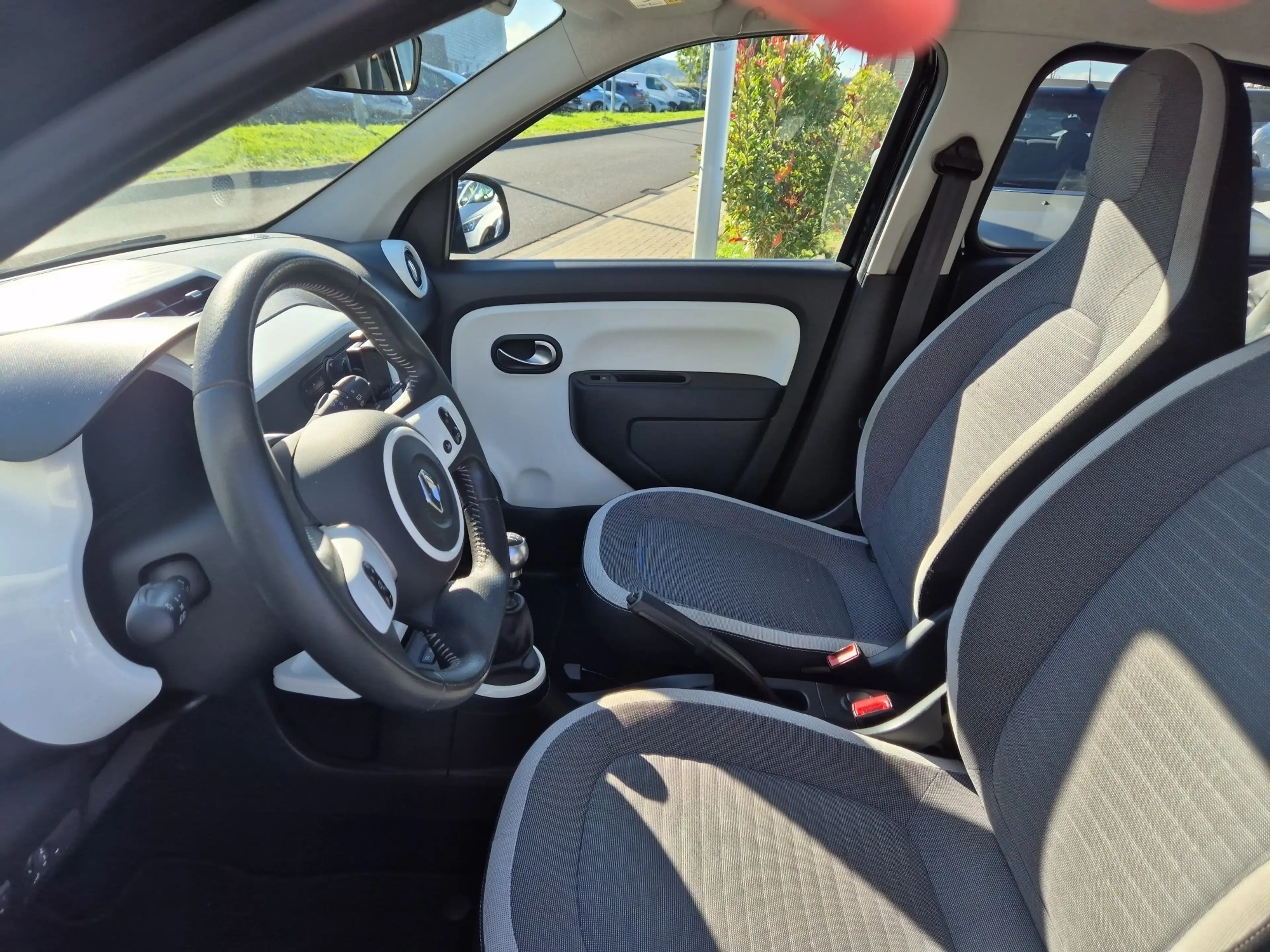 Renault Twingo 0.9 TCe 90 Limited *SHZ*PDC*KLIMA*TEMPOMAT — photo 8