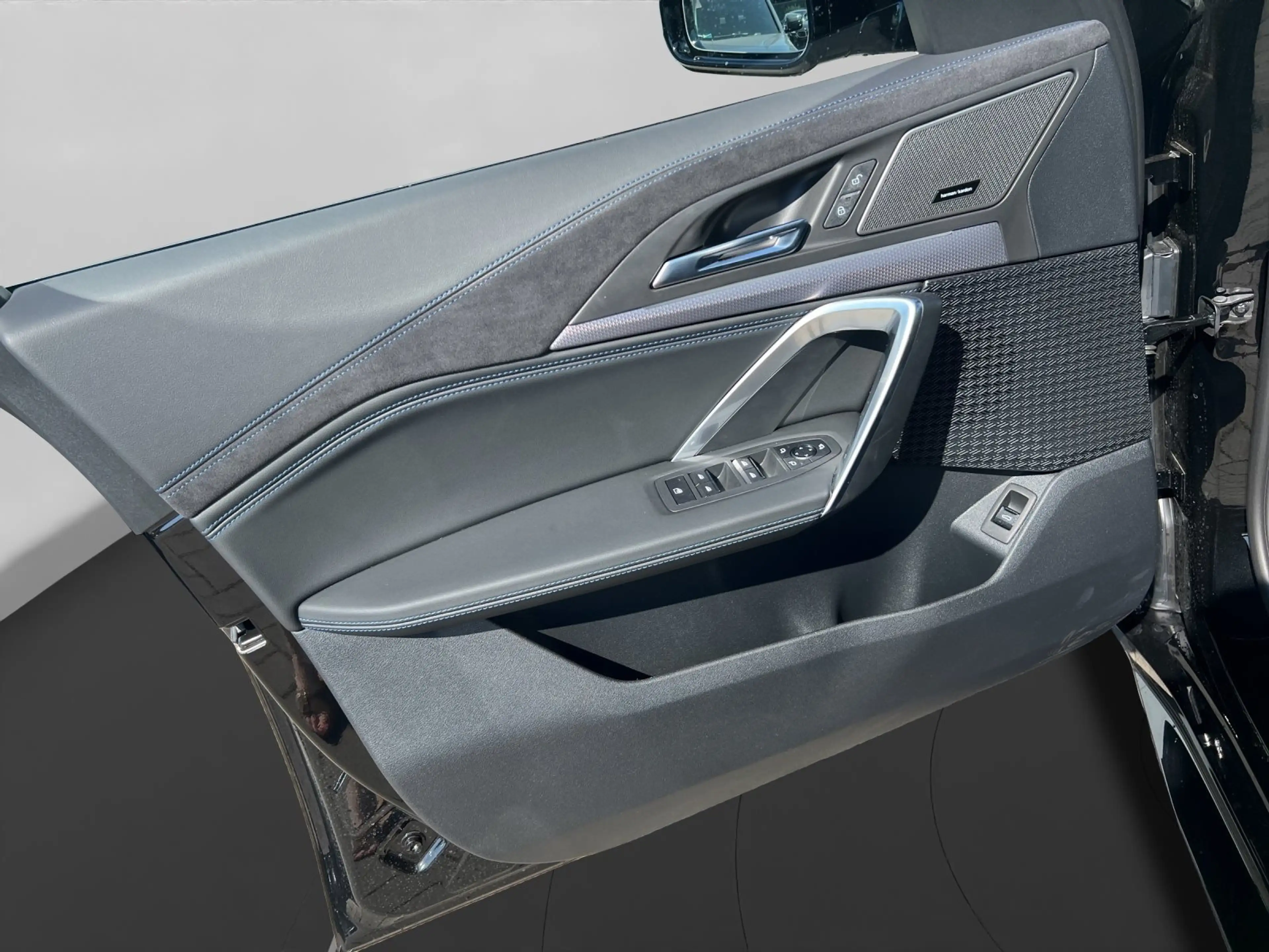 BMW iX2 xDrive30 M Sportpaket Pro Head-Up Harman Kardon Dr — photo 12