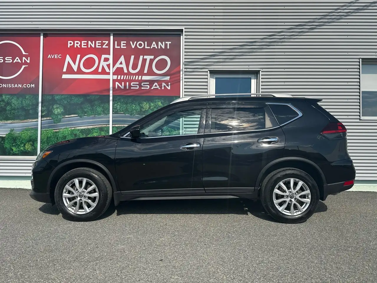 Nissan Rogue снимка Nissan Rogue