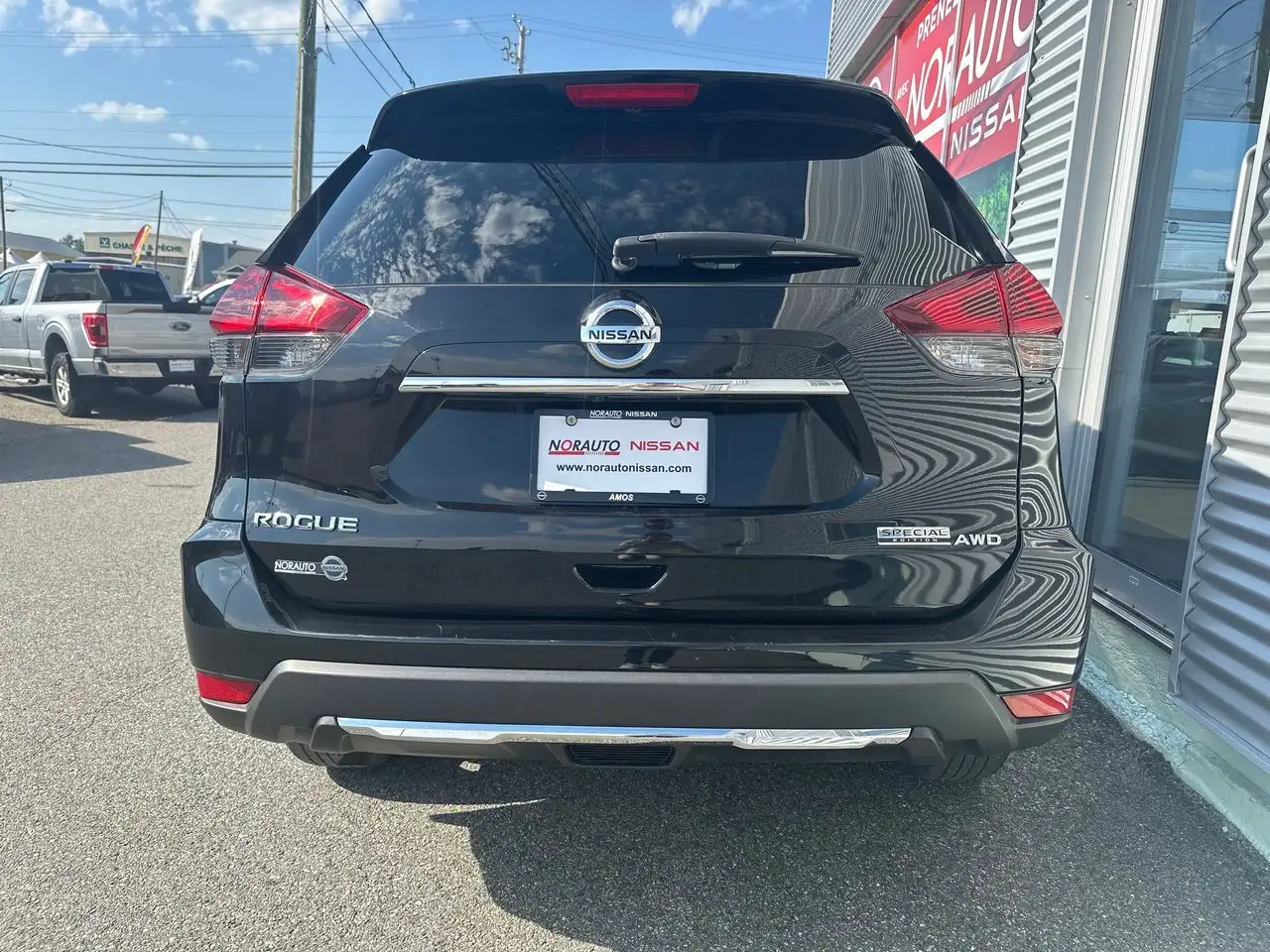 Nissan Rogue снимка Nissan Rogue