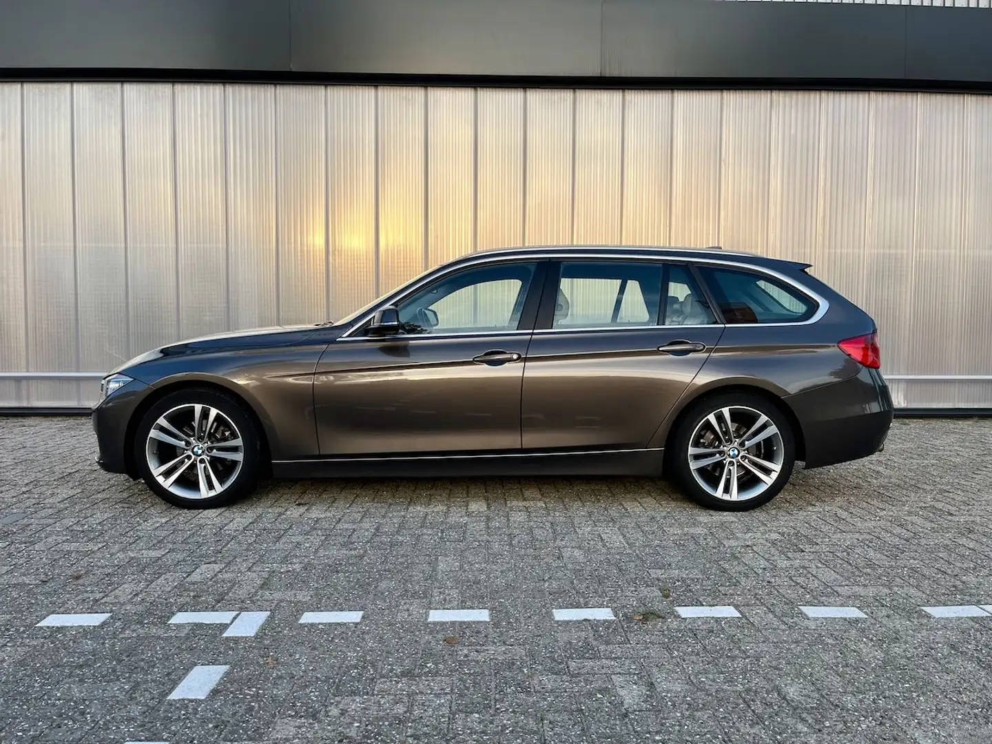 BMW 316 Executive Touring F31|Autom|Leder|Sportstoel|Xenon Brons - 2