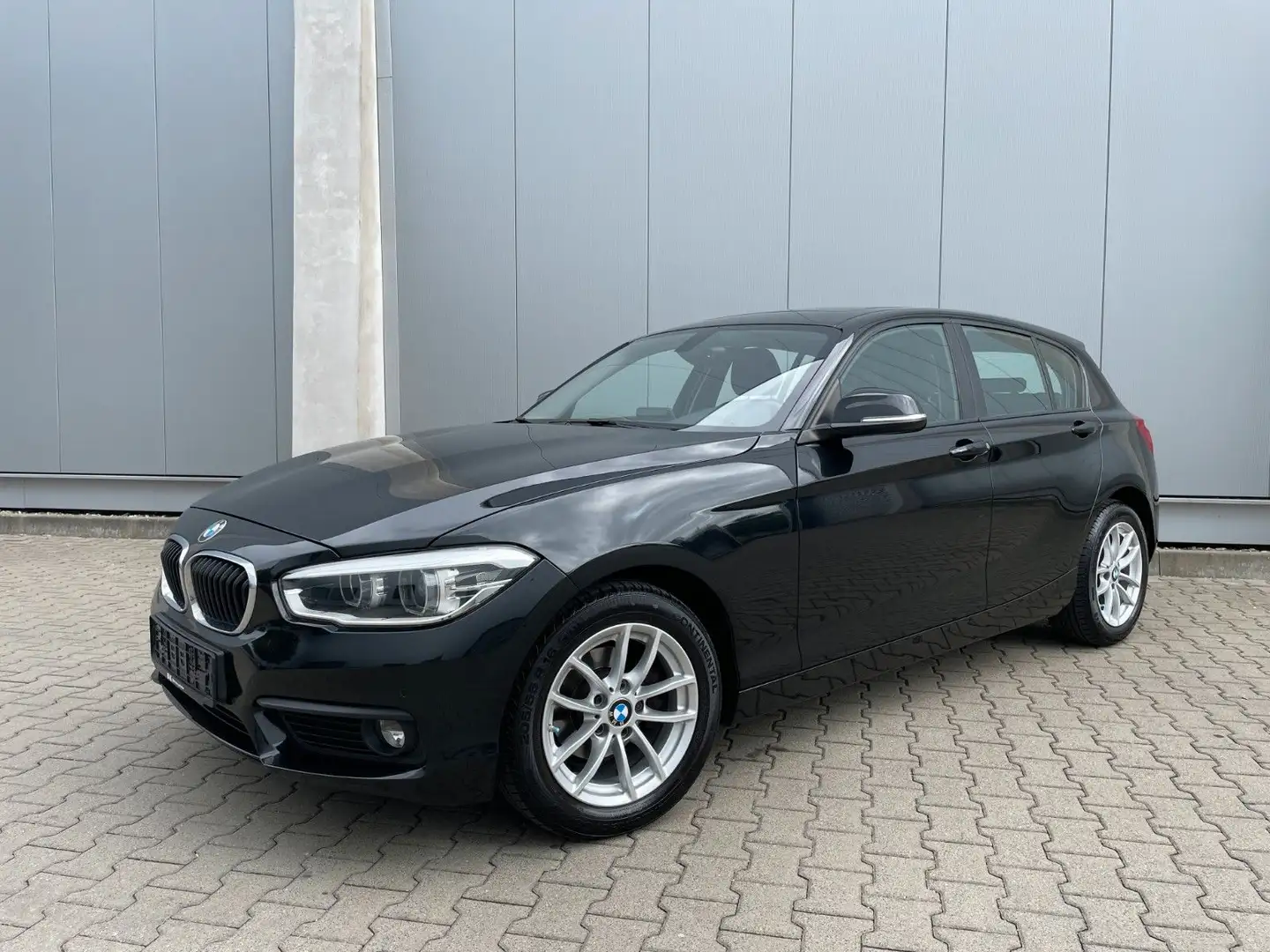 BMW 116 i Navi LED Glasdach SHZ Tempomat 2xPDC Alu Schwarz - 1