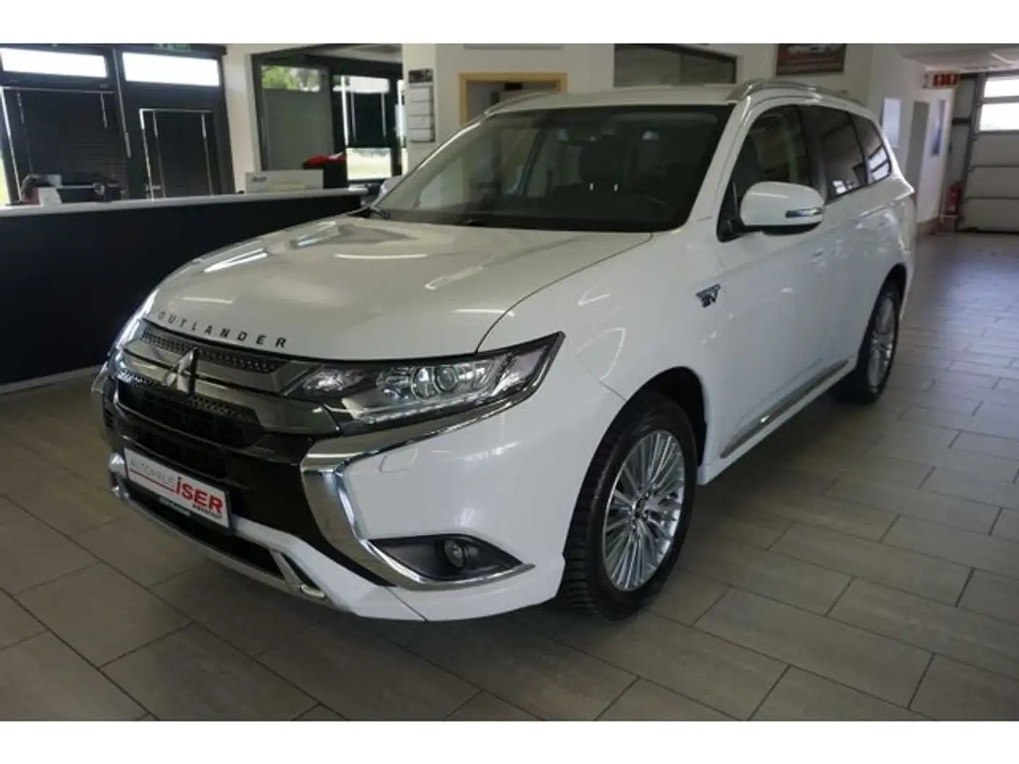 Mitsubishi Outlander PHEV 4WD Spirit NAV AHK Rot - 2