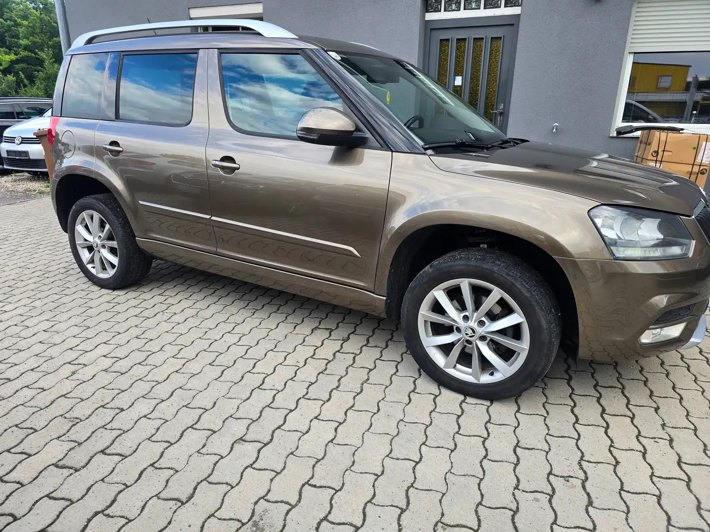 Skoda Yeti Elegance 2,0 TDI 4x4 DSG Braun - 2