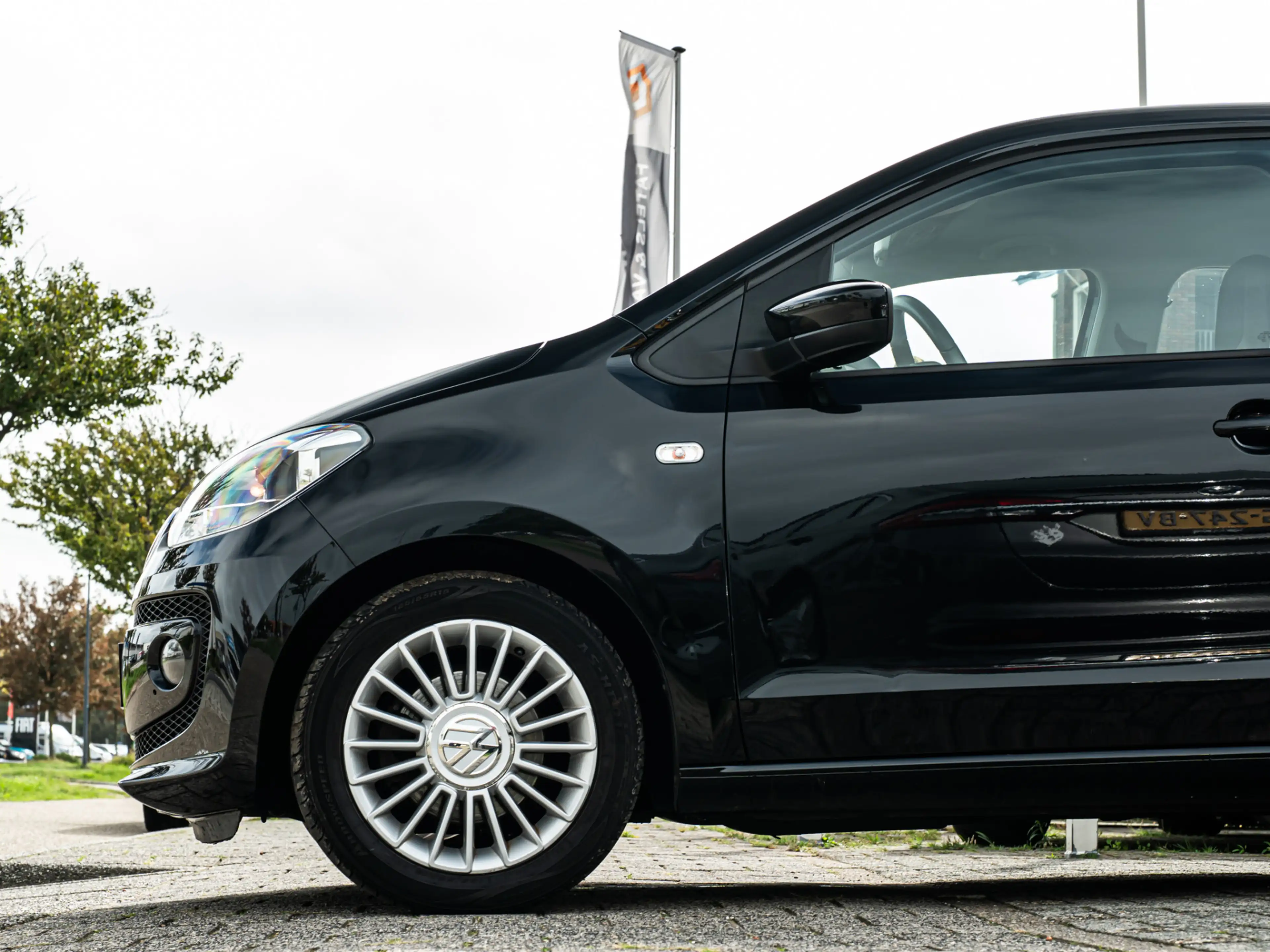 Volkswagen up! 1.0 high up! BlueMotion FENDER AUDIO CRUISE 15 INC — photo 21