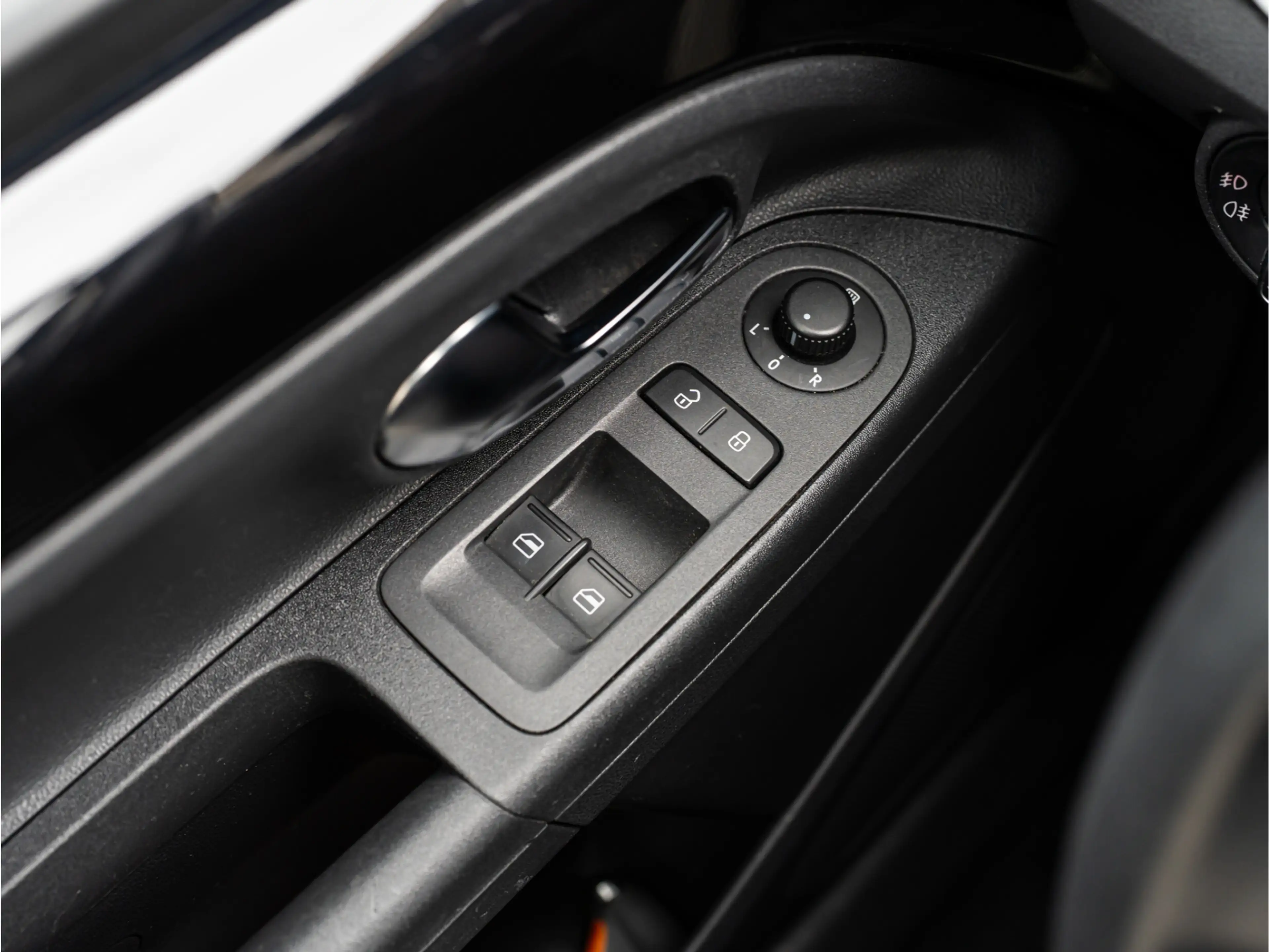Volkswagen up! 1.0 high up! BlueMotion FENDER AUDIO CRUISE 15 INC — photo 11