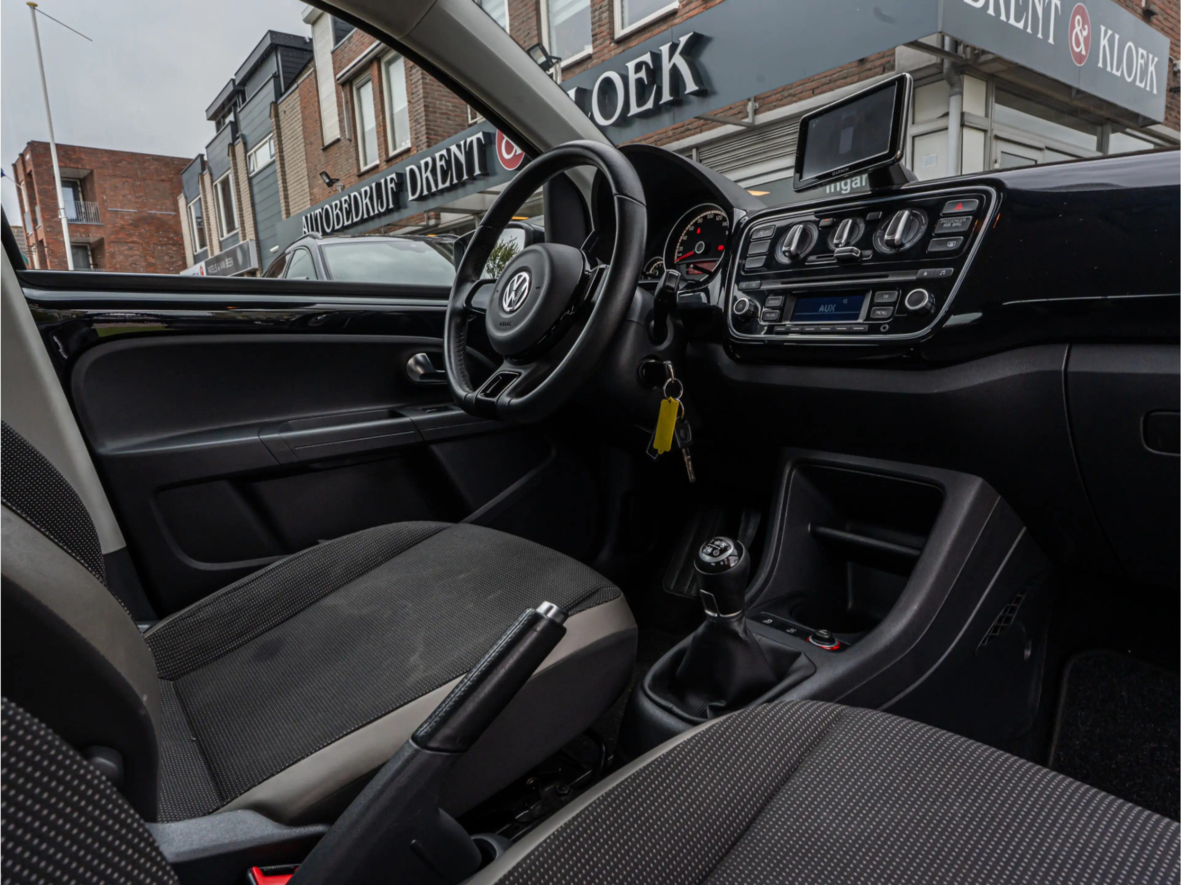 Volkswagen up! 1.0 high up! BlueMotion FENDER AUDIO CRUISE 15 INC — photo 16