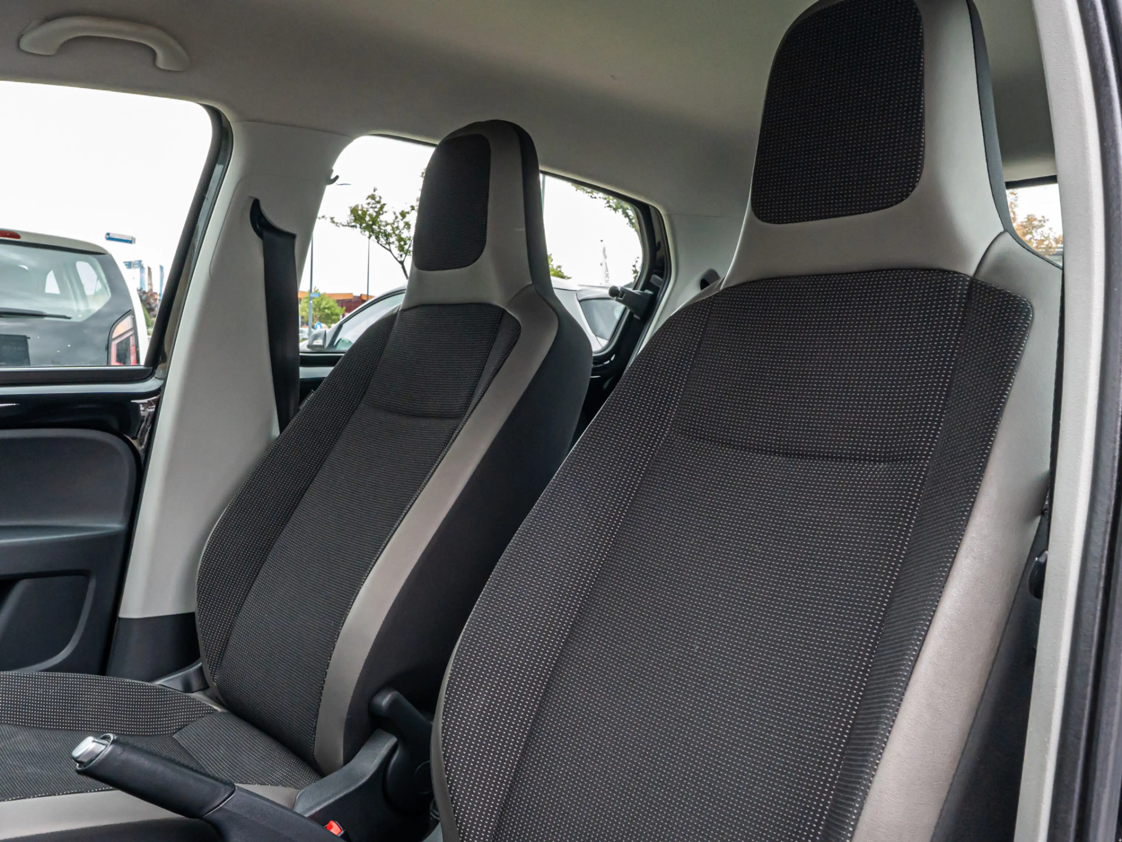 Volkswagen up! 1.0 high up! BlueMotion FENDER AUDIO CRUISE 15 INC — photo 18
