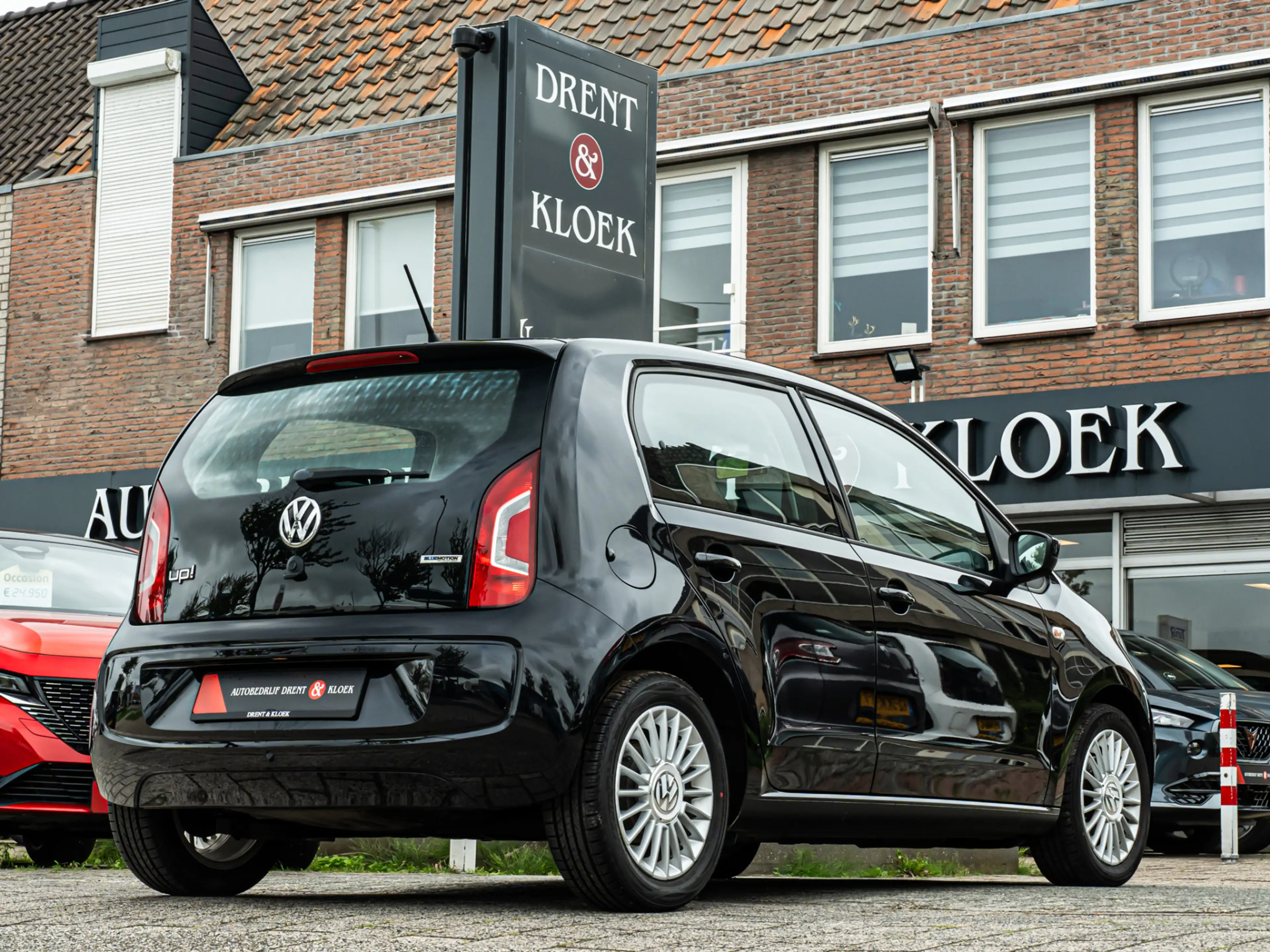 Volkswagen up! 1.0 high up! BlueMotion FENDER AUDIO CRUISE 15 INC — photo 3