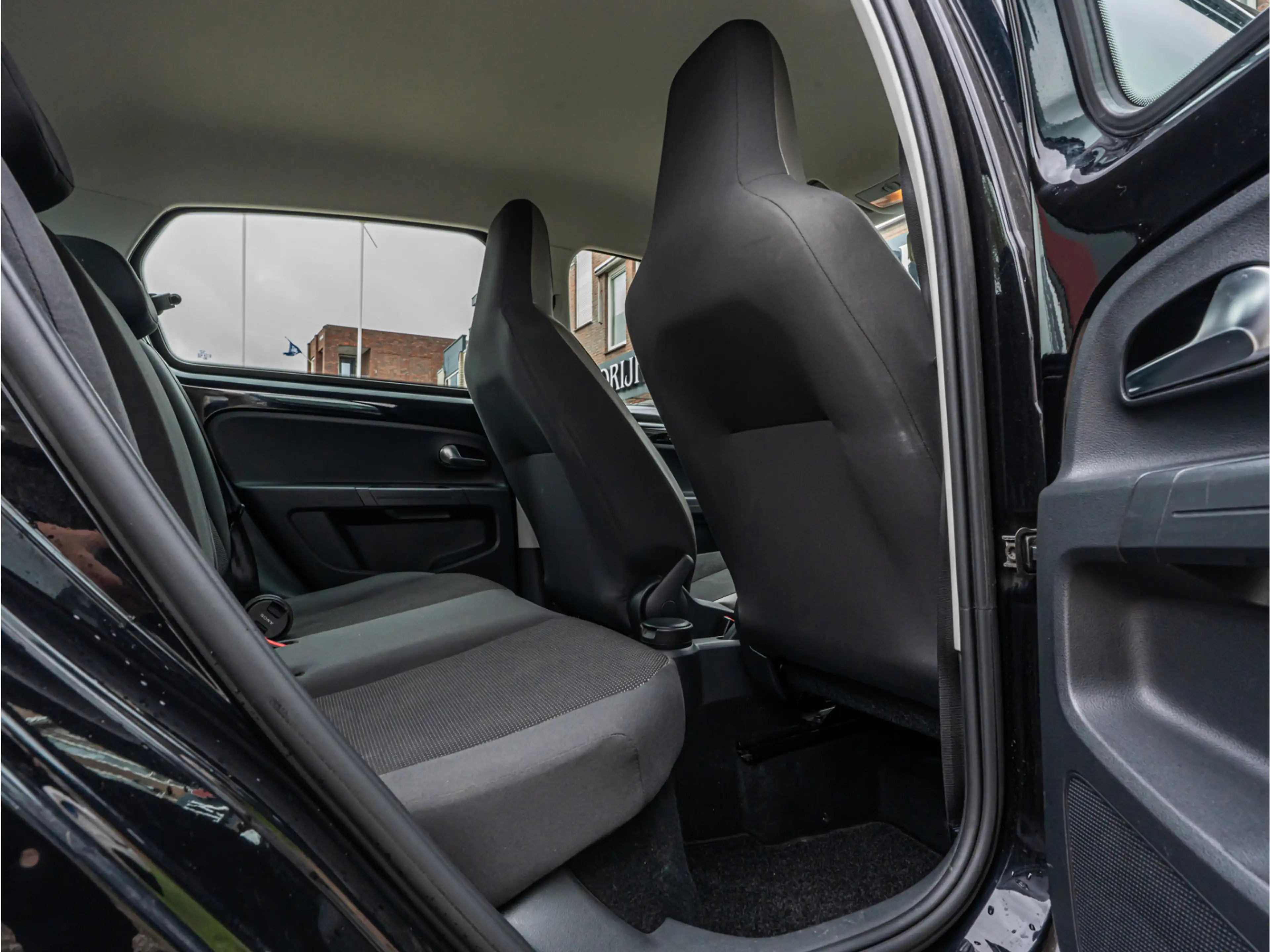 Volkswagen up! 1.0 high up! BlueMotion FENDER AUDIO CRUISE 15 INC — photo 20
